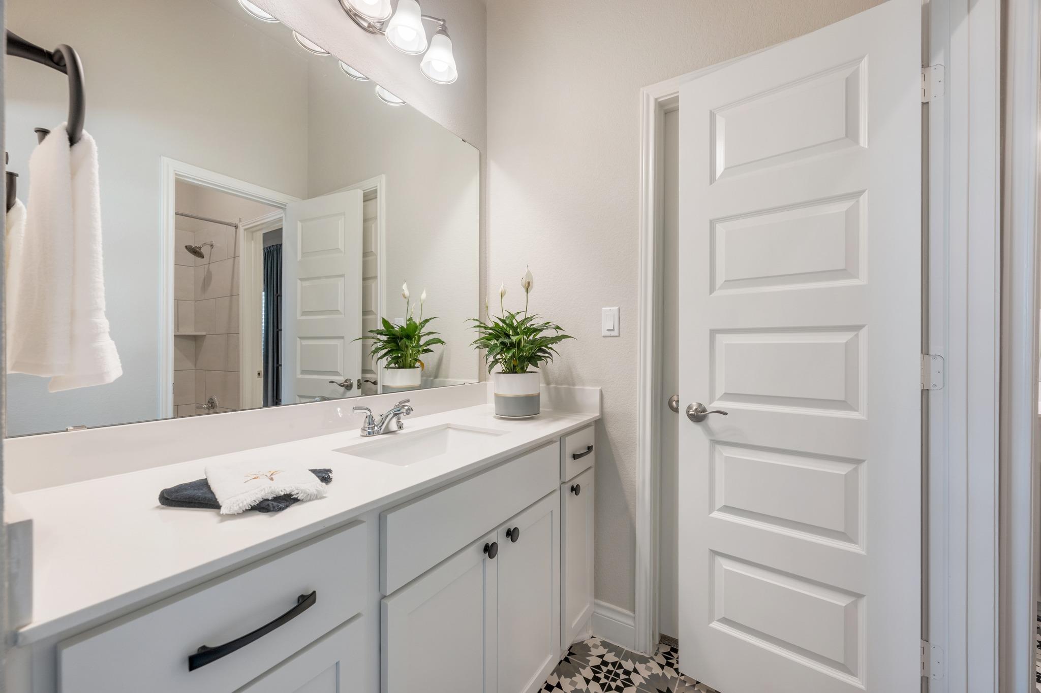 813 Heartleaf Dr, Leander, TX 78641