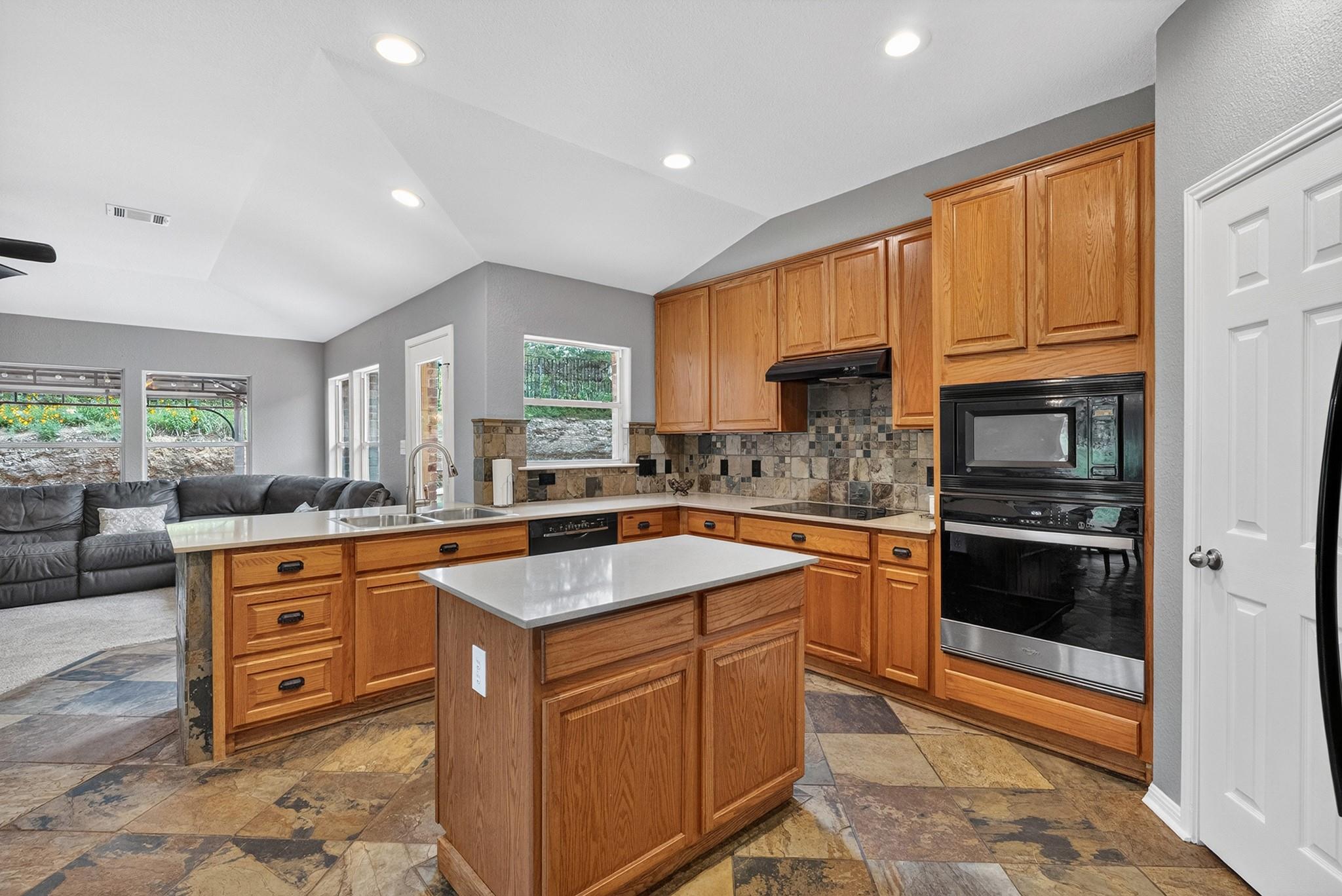 4133 Rockwood Dr, Lago Vista, TX 78645