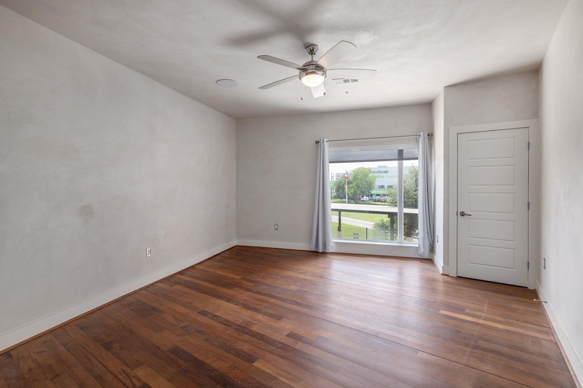 6444 Burnet Rd # 100, Austin, TX 78757