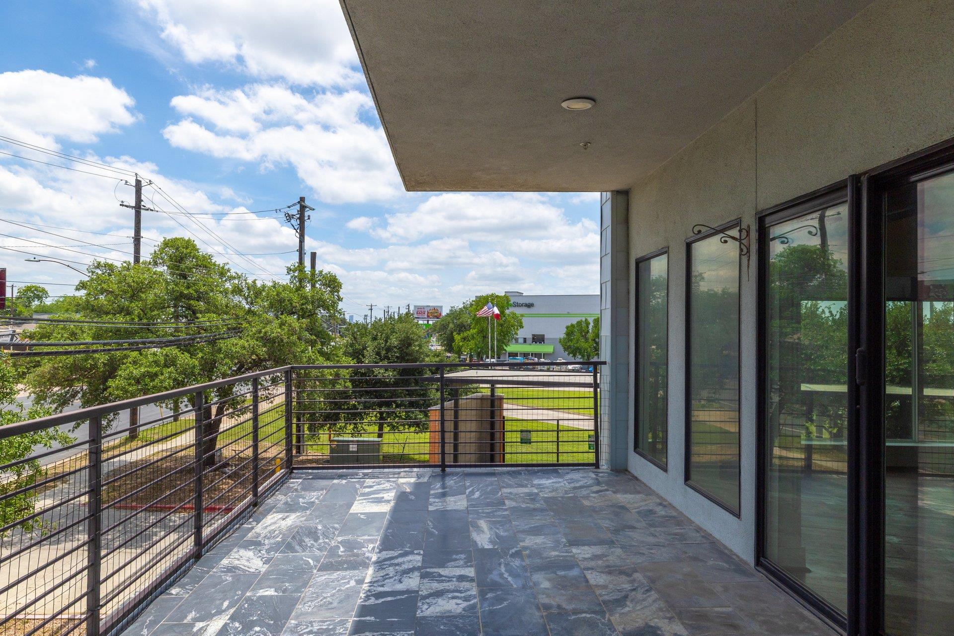 6444 Burnet Rd # 100, Austin, TX 78757