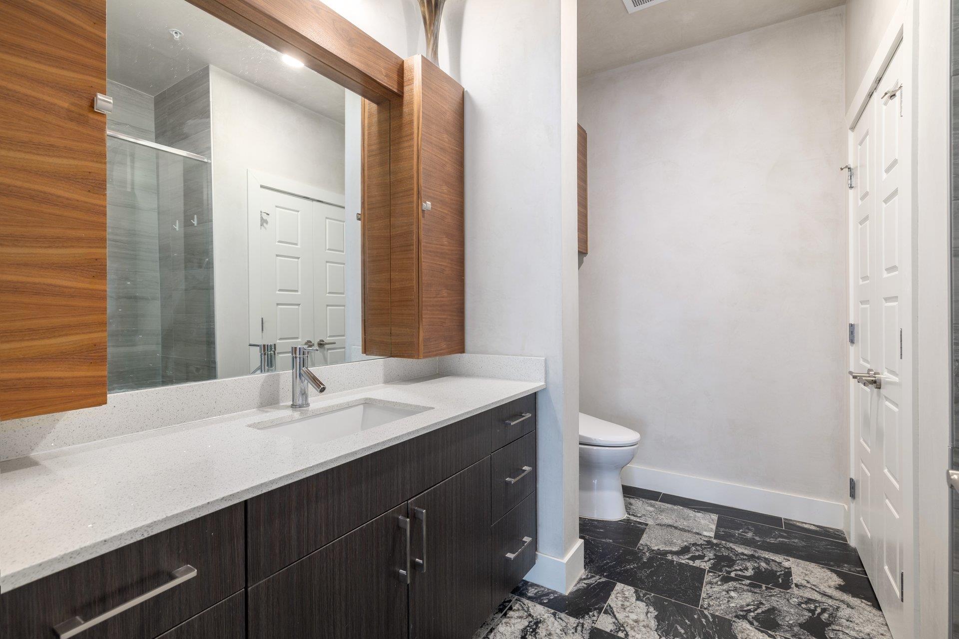 6444 Burnet Rd # 100, Austin, TX 78757