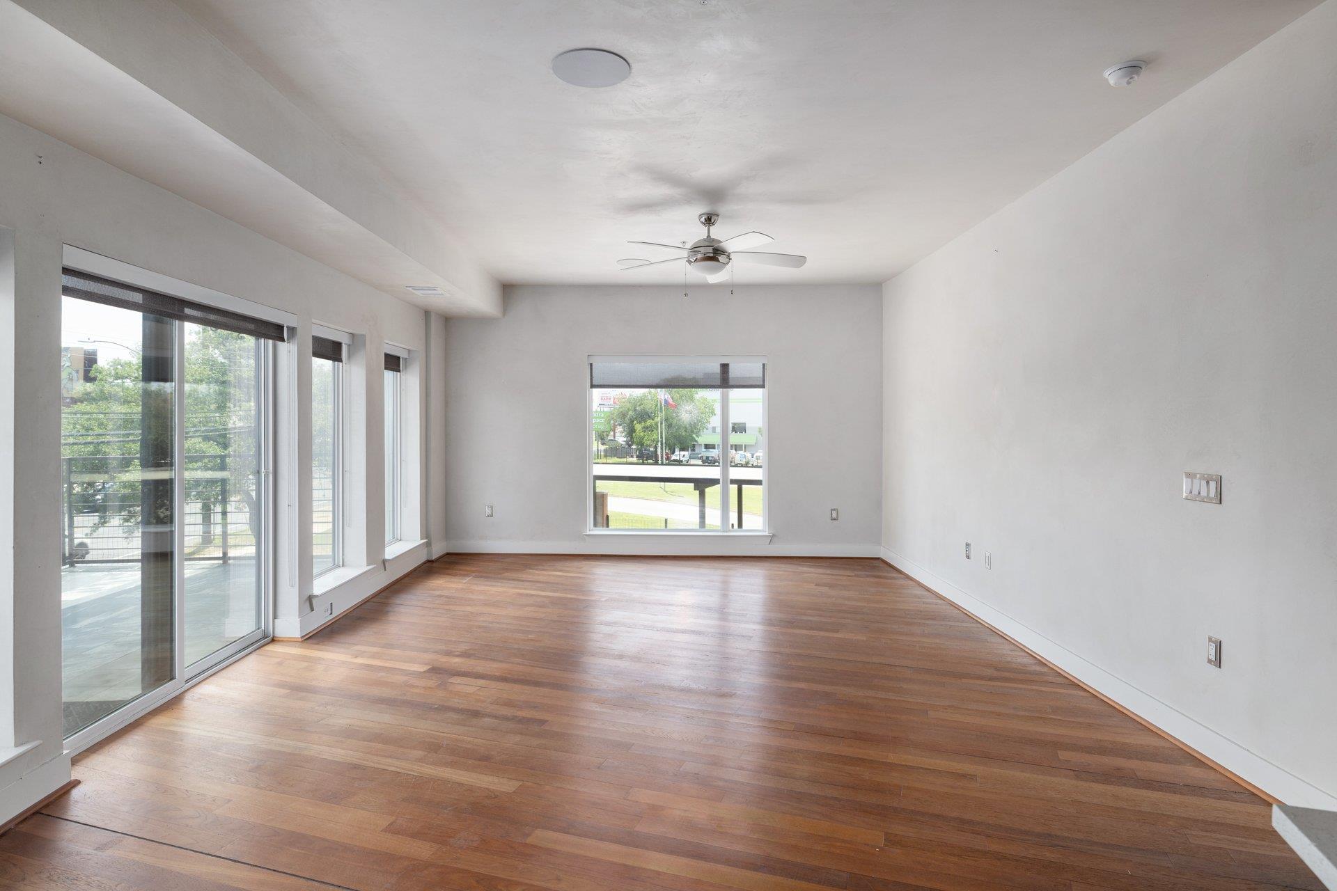 6444 Burnet Rd # 100, Austin, TX 78757