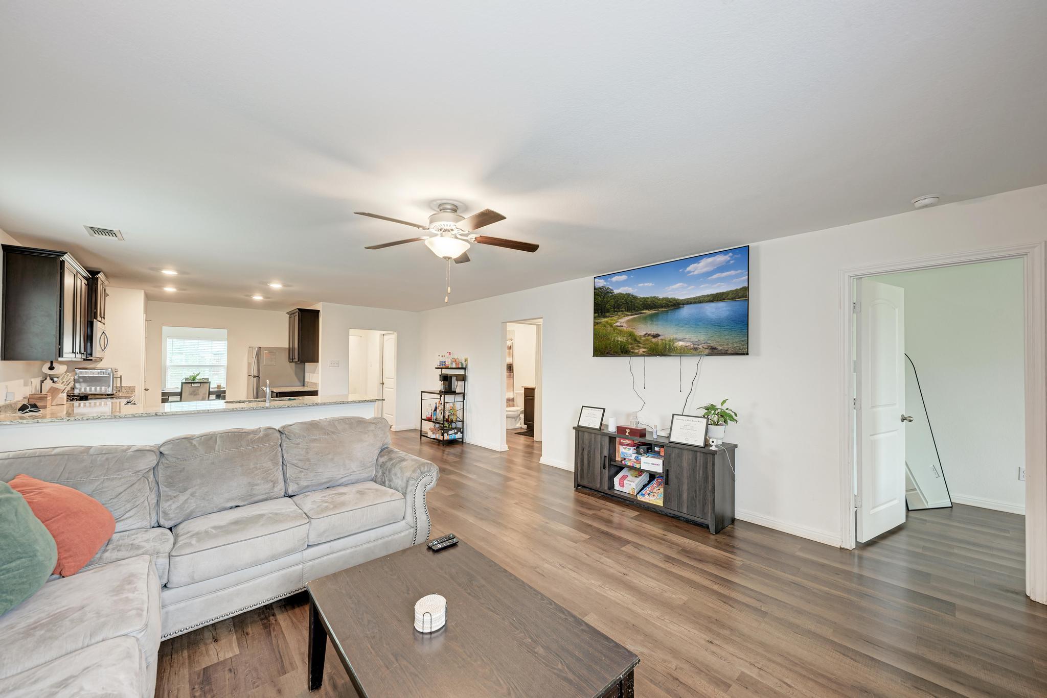 132 Maywood Ln, Jarrell, TX 76537