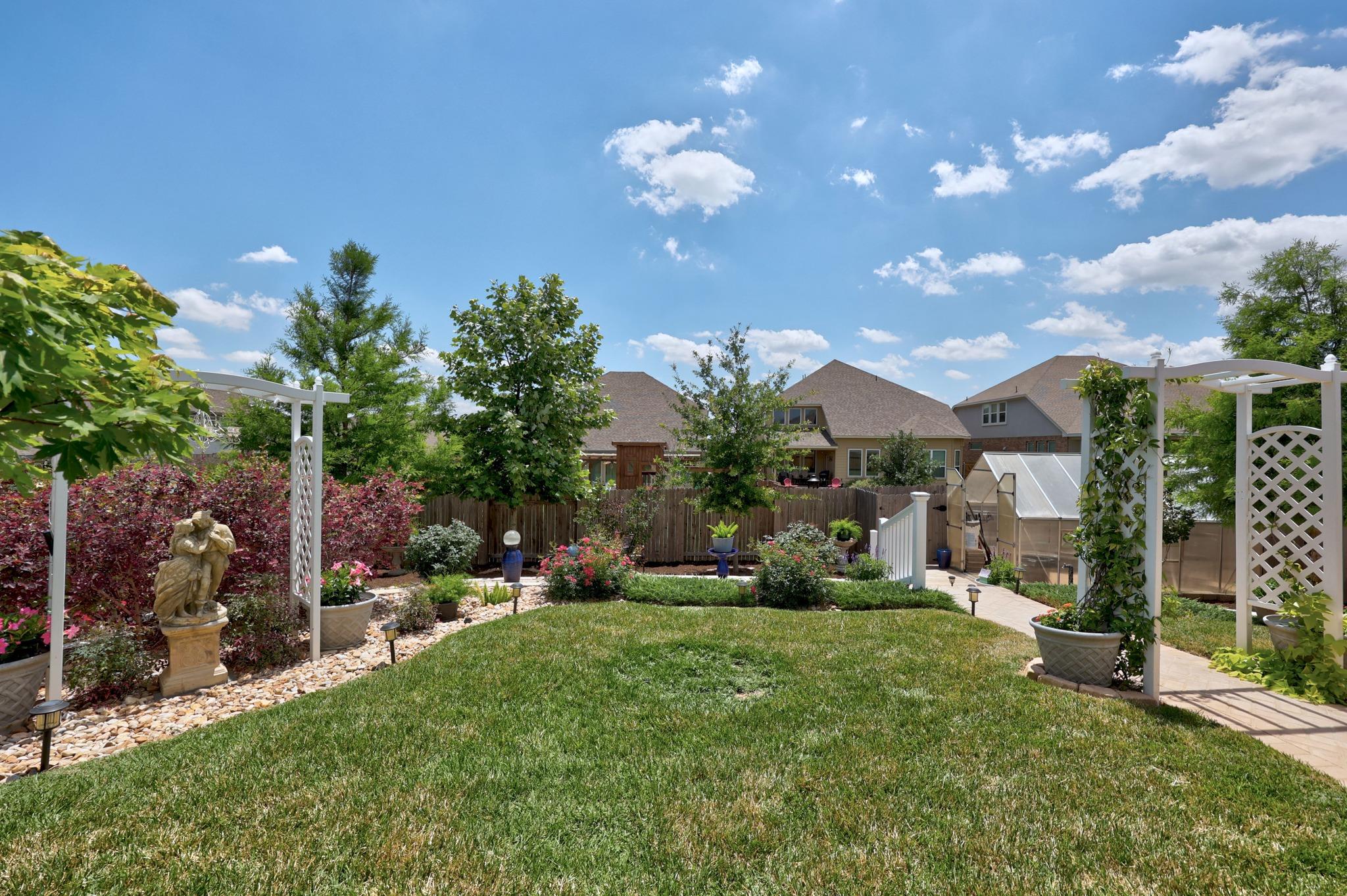 2105 Prairie Oaks Dr, Georgetown, TX 78628