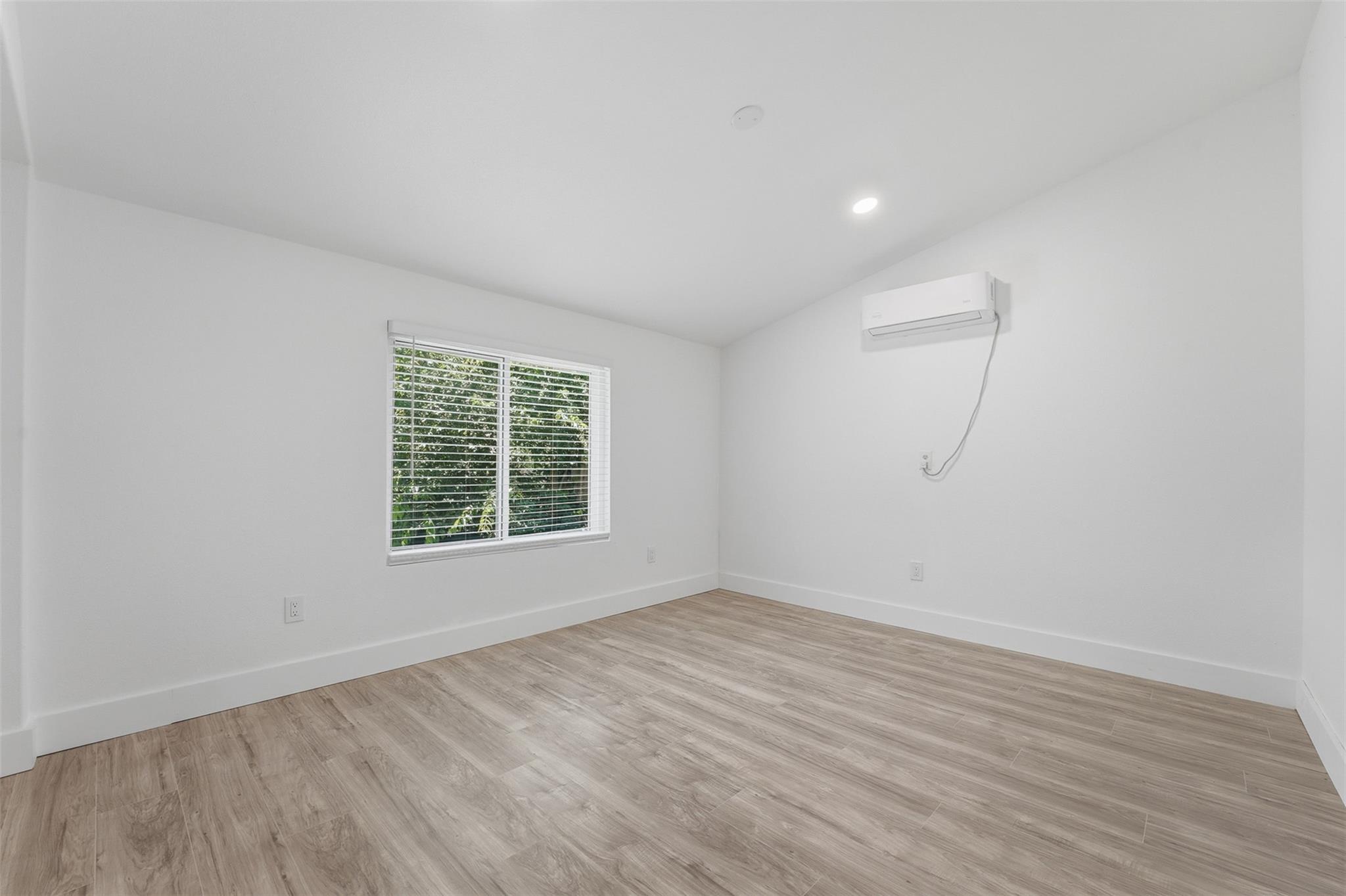 937 Anderson St, Seguin, TX 78155