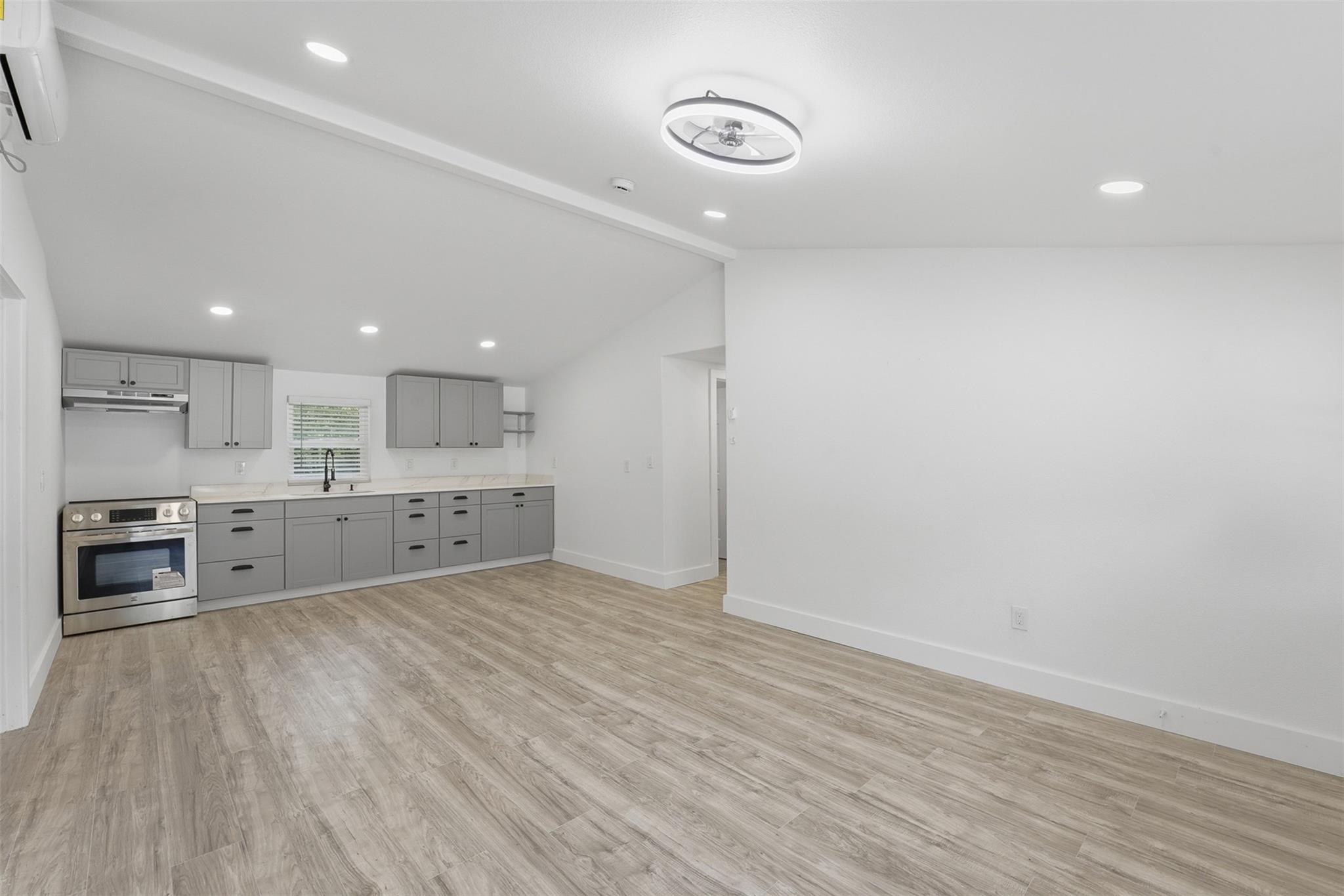 937 Anderson St, Seguin, TX 78155