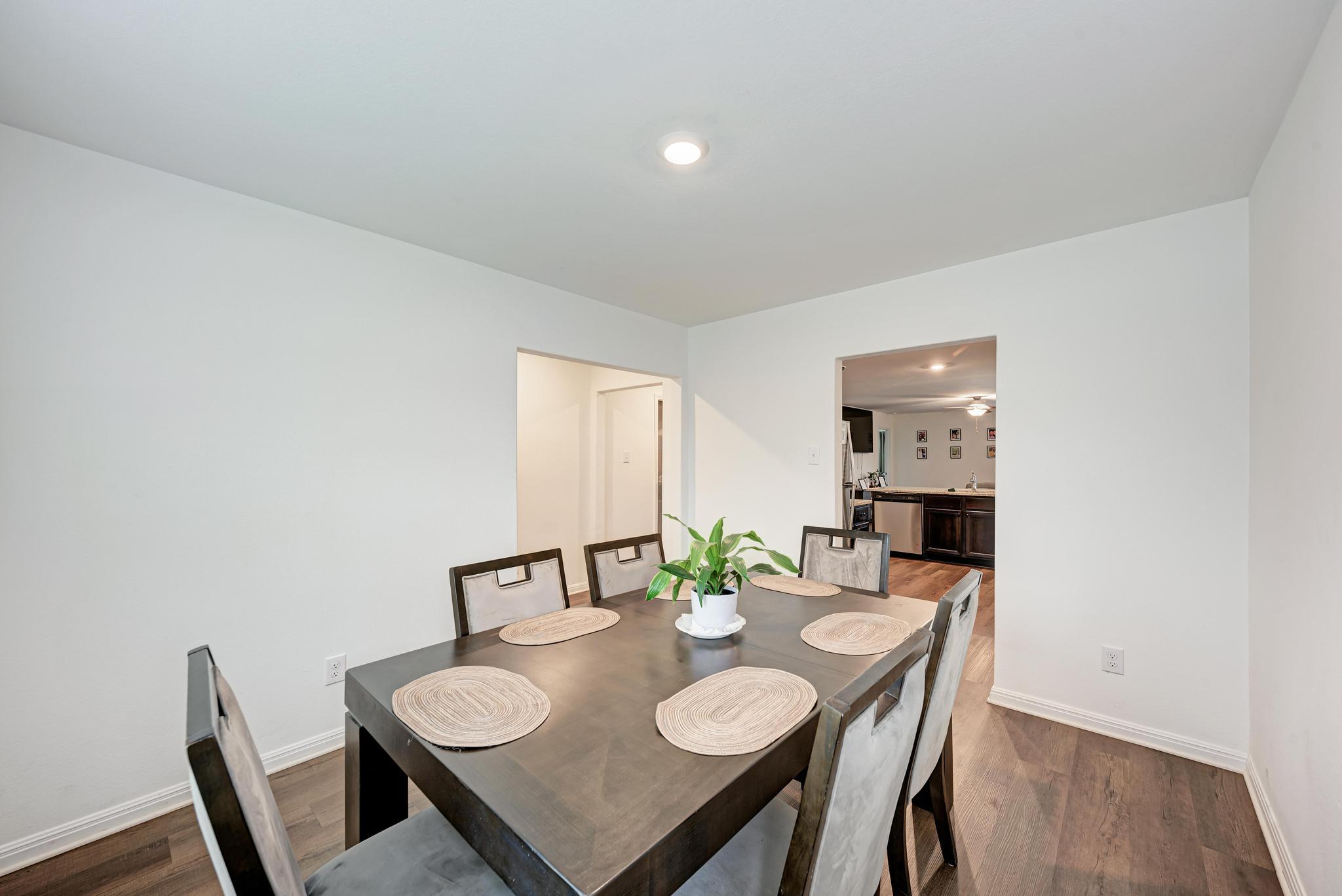 132 Maywood Ln, Jarrell, TX 76537