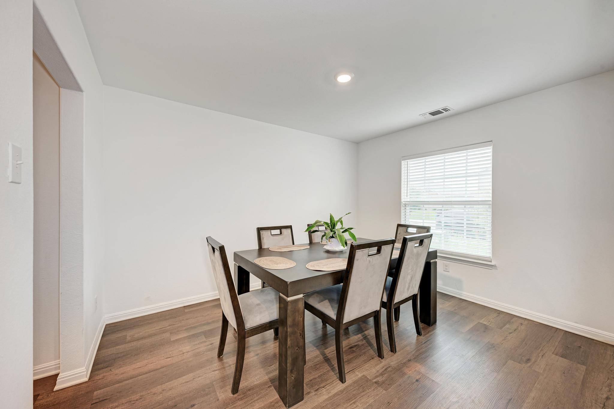 132 Maywood Ln, Jarrell, TX 76537