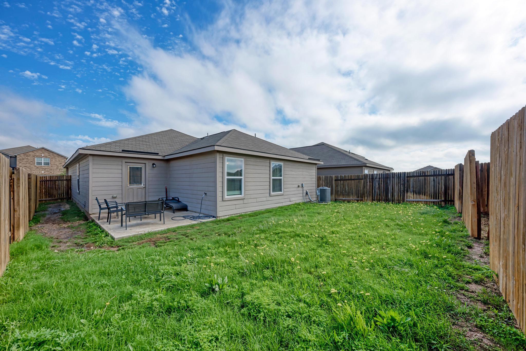 132 Maywood Ln, Jarrell, TX 76537