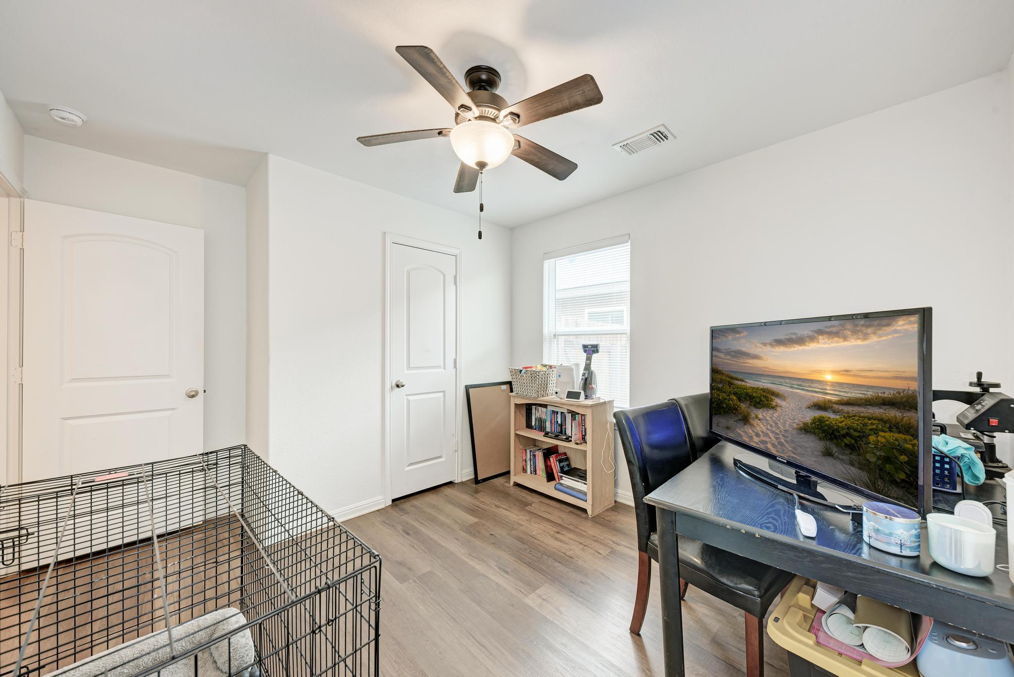 132 Maywood Ln, Jarrell, TX 76537