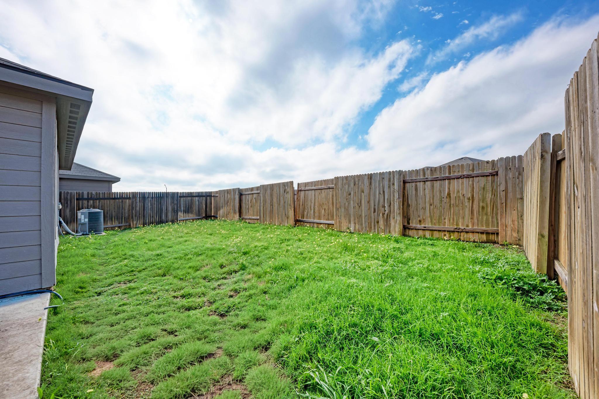132 Maywood Ln, Jarrell, TX 76537
