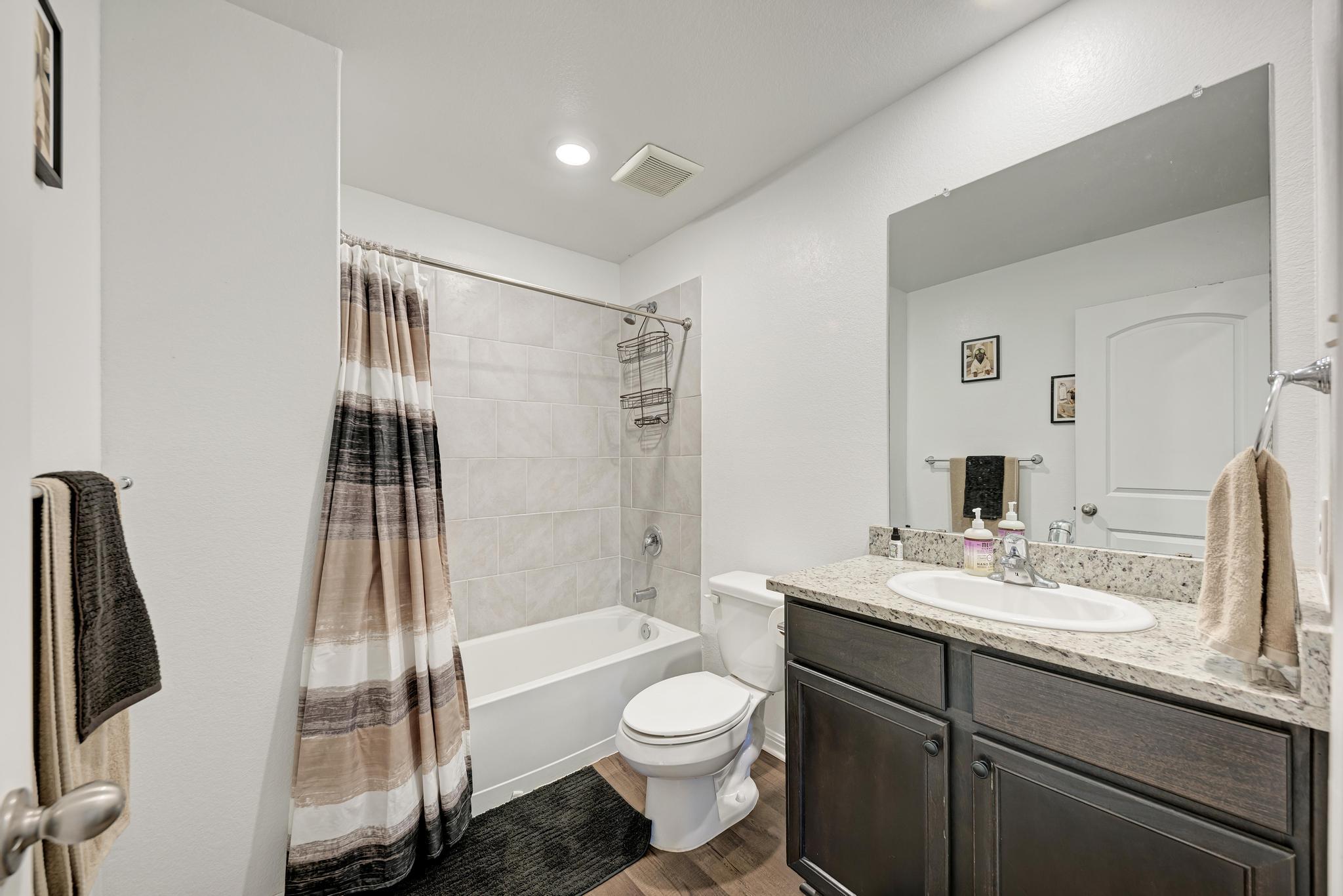 132 Maywood Ln, Jarrell, TX 76537