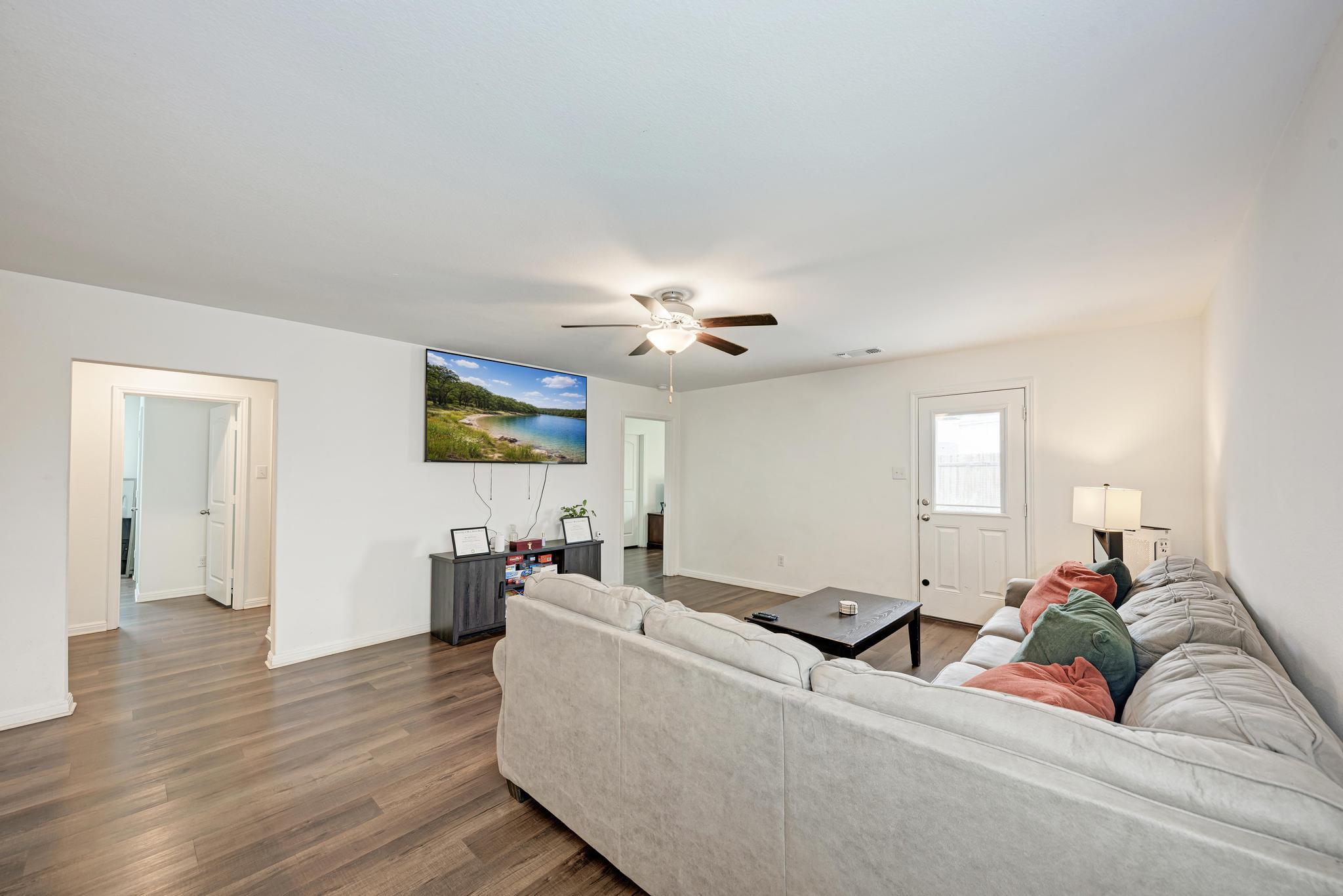 132 Maywood Ln, Jarrell, TX 76537