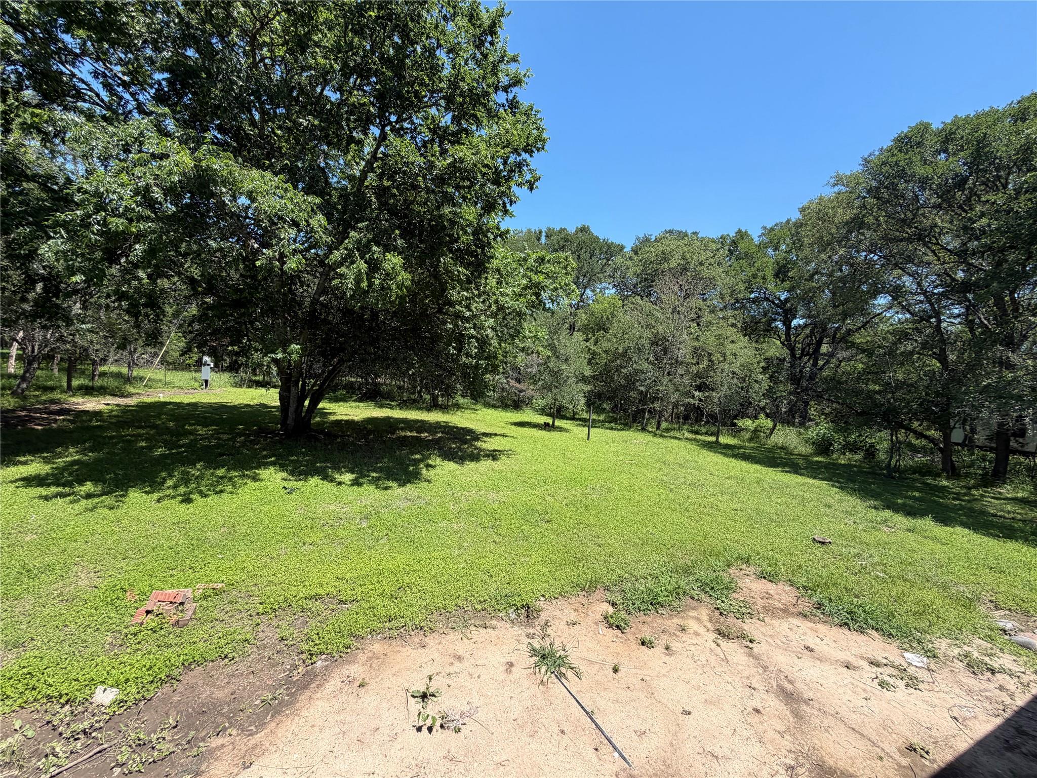236 Live Oak Dr, Cedar Creek, TX 78612