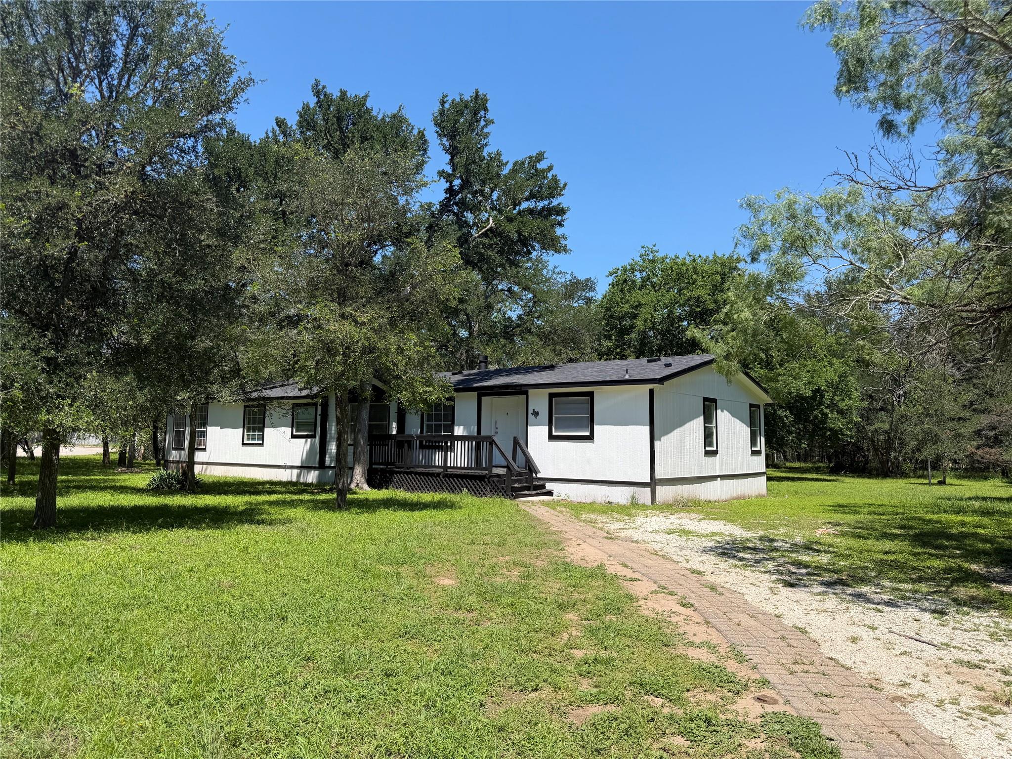 236 Live Oak Dr, Cedar Creek, TX 78612