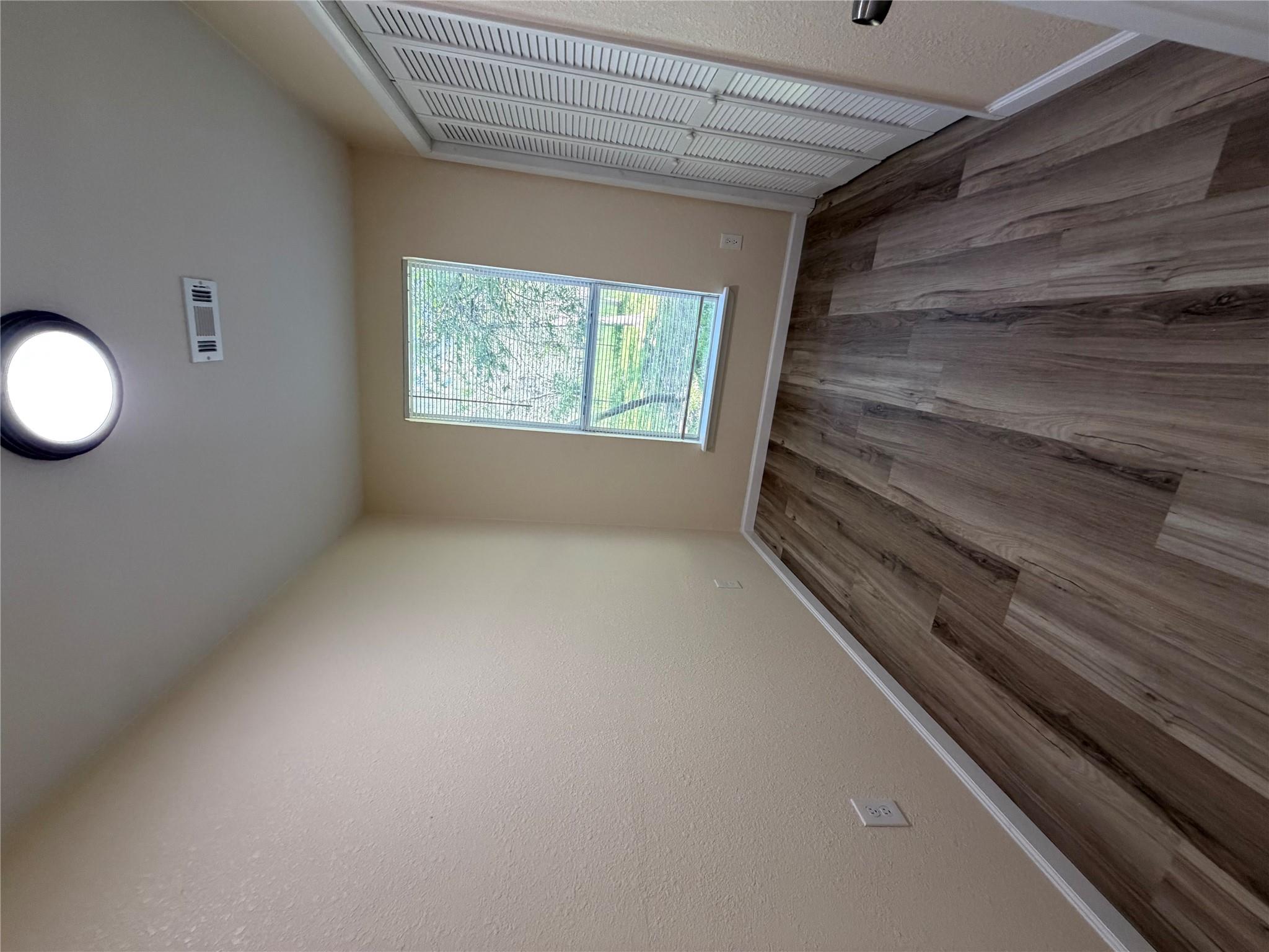 236 Live Oak Dr, Cedar Creek, TX 78612