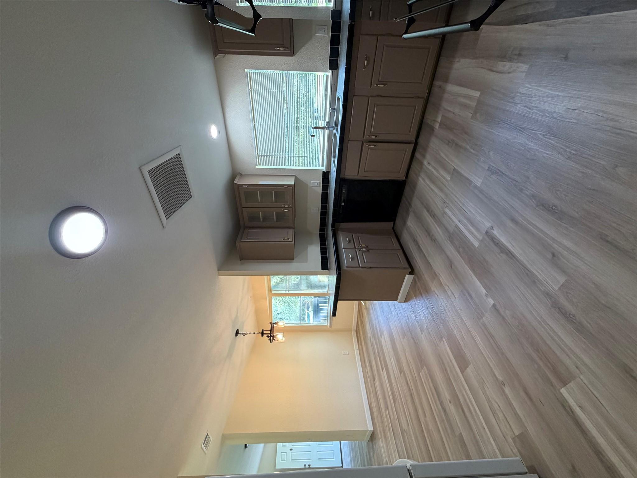 236 Live Oak Dr, Cedar Creek, TX 78612