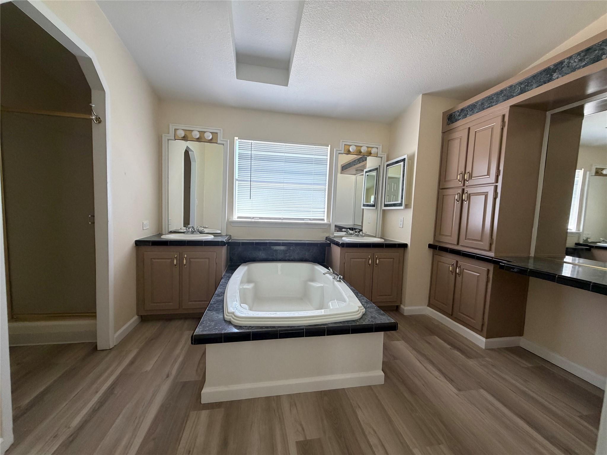 236 Live Oak Dr, Cedar Creek, TX 78612
