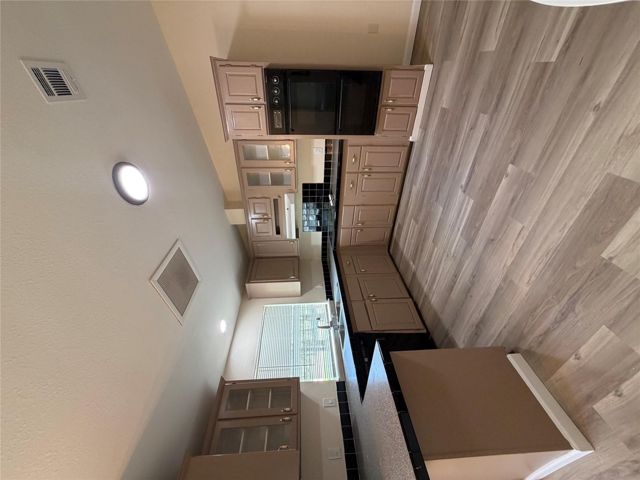 236 Live Oak Dr, Cedar Creek, TX 78612