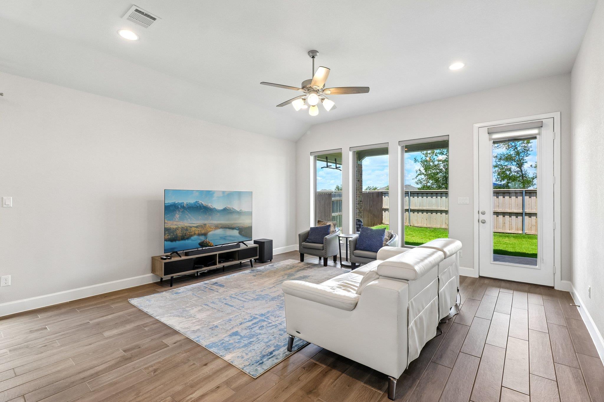 112 Chinaberry Bnd, Bastrop, TX 78602