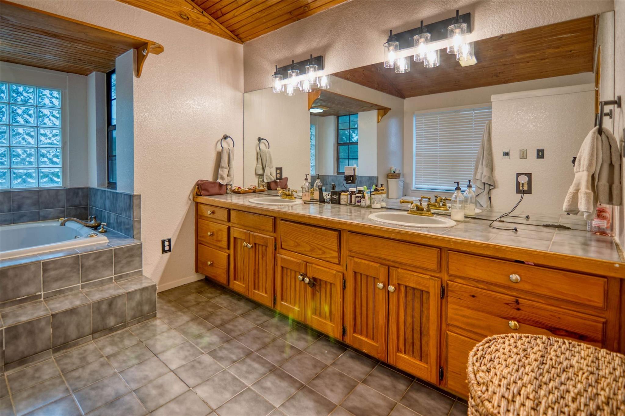 904 Bluebonnet Rd, Mason, TX 76856