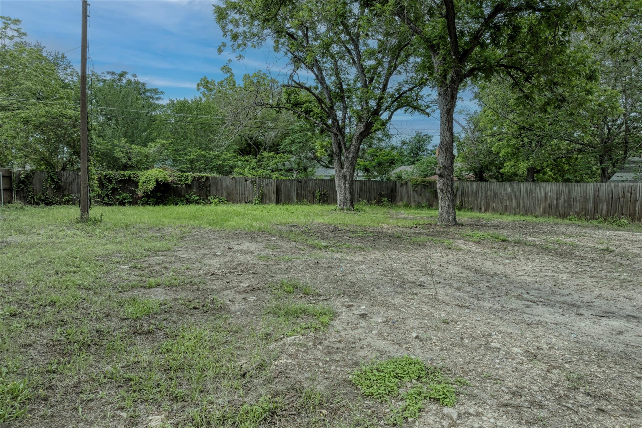 809 E Fannin St, Luling, TX 78648