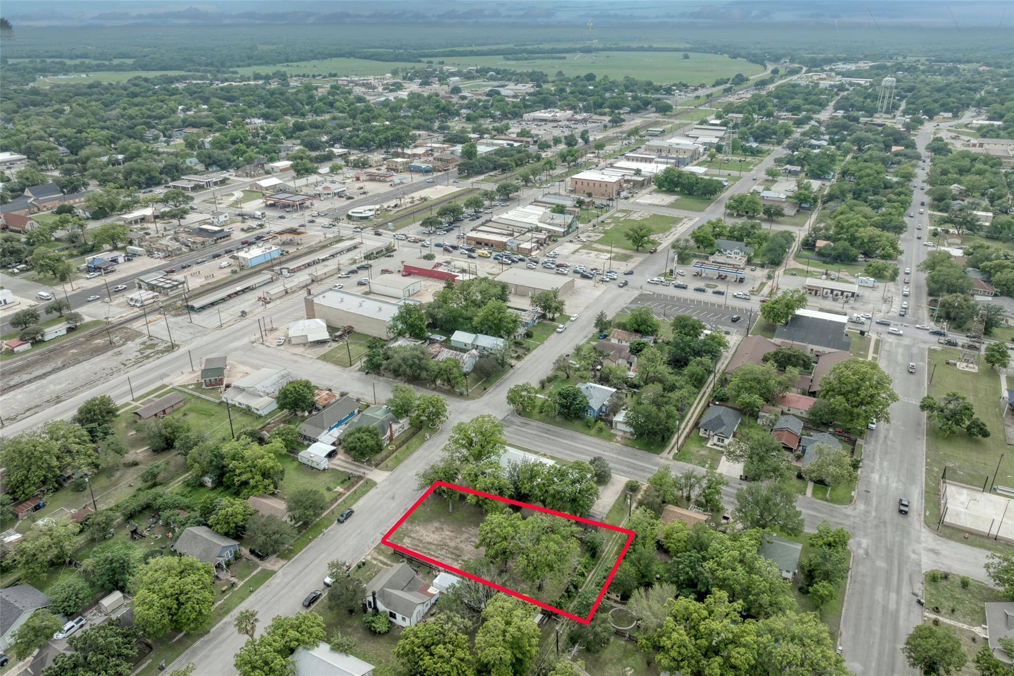 809 E Fannin St, Luling, TX 78648