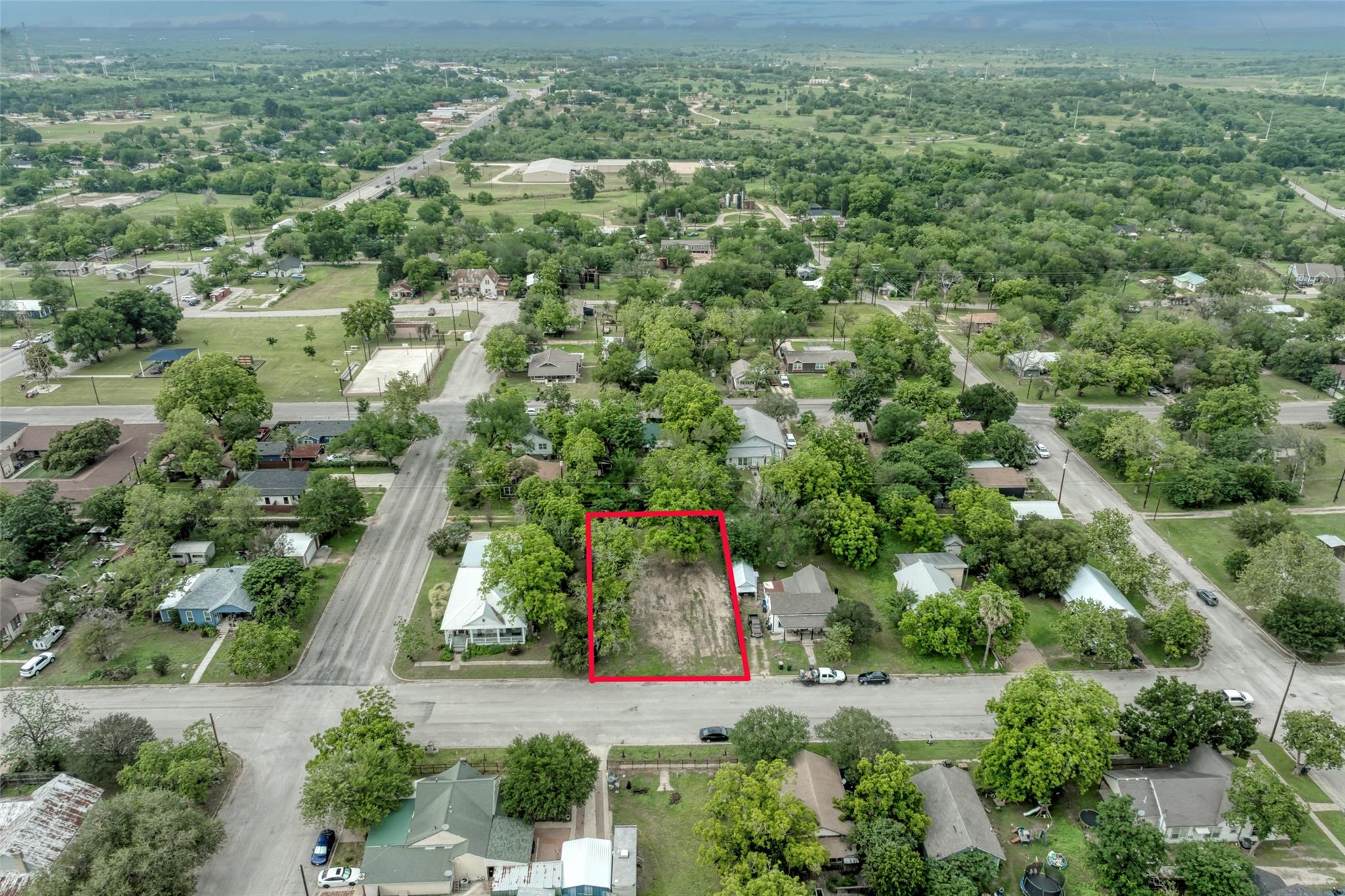809 E Fannin St, Luling, TX 78648