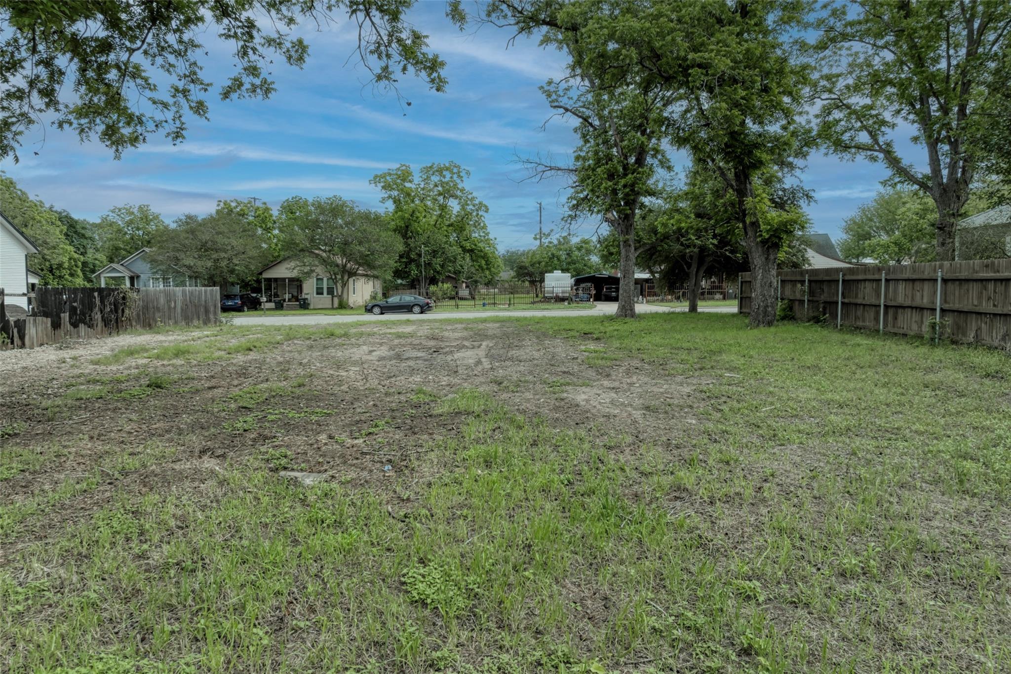 809 E Fannin St, Luling, TX 78648