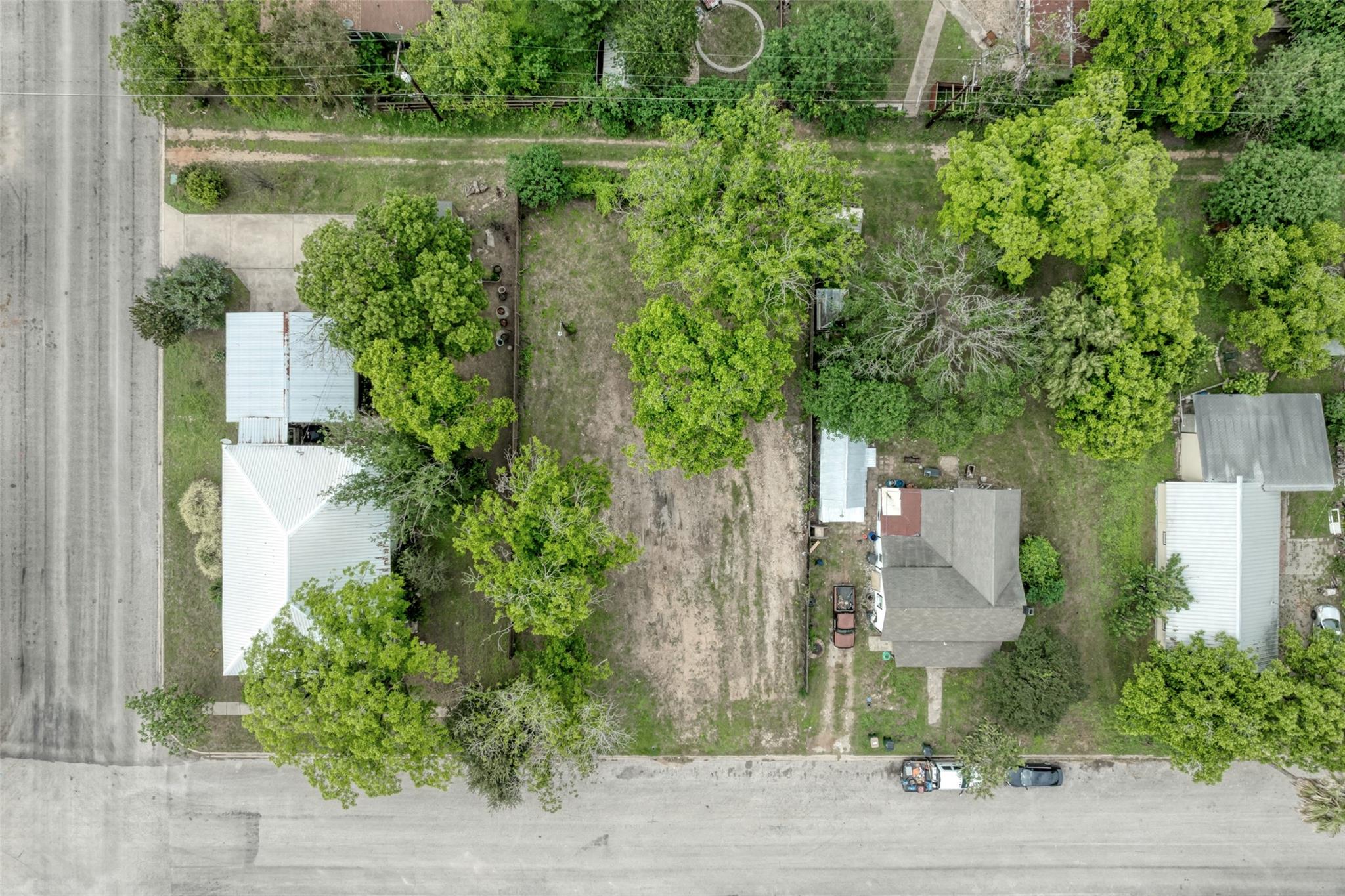 809 E Fannin St, Luling, TX 78648