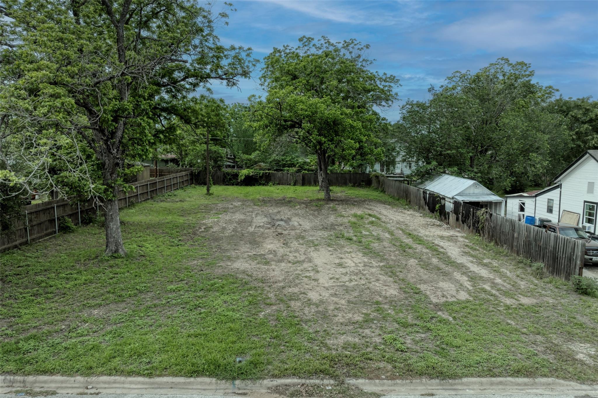 809 E Fannin St, Luling, TX 78648