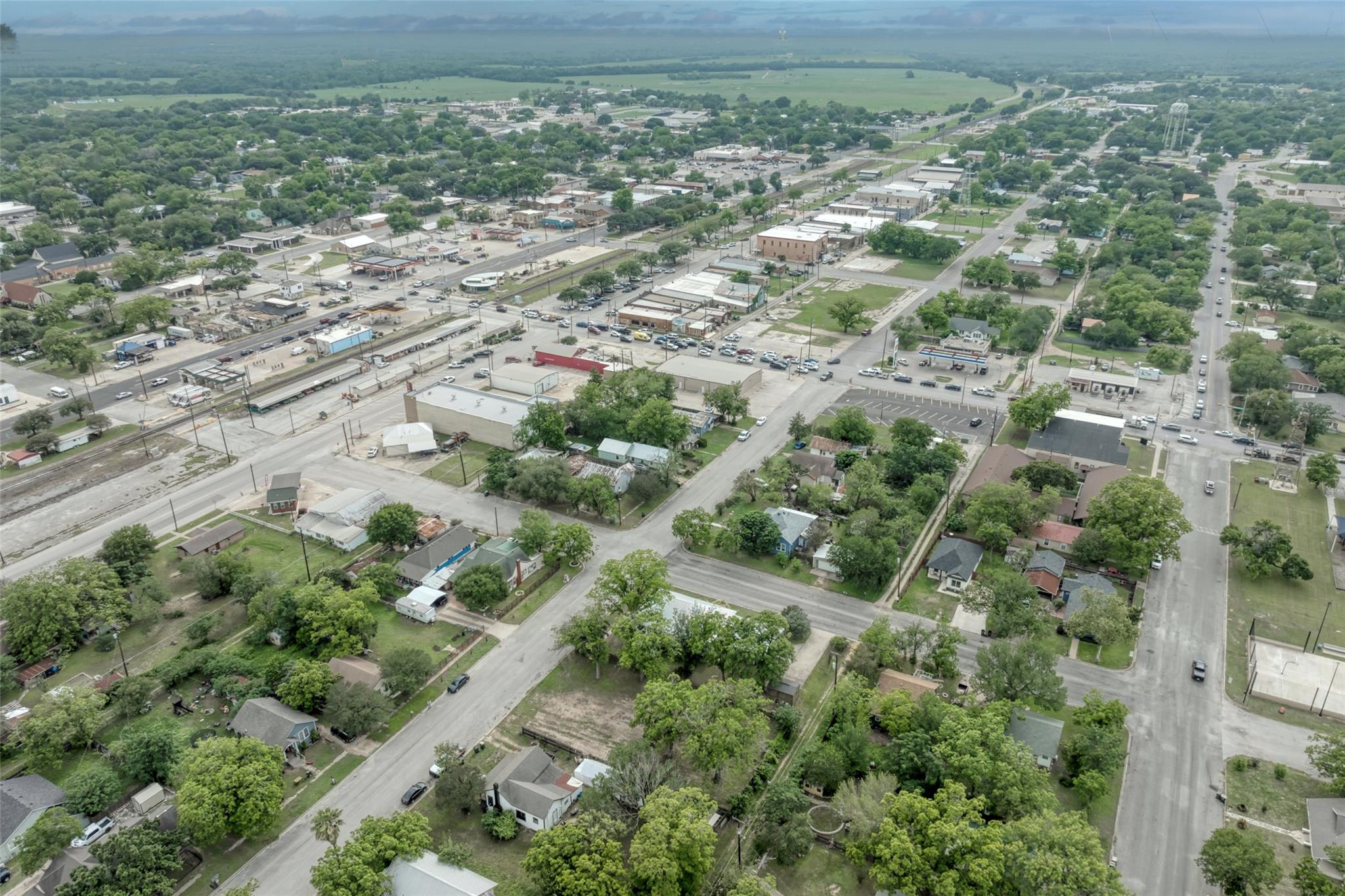 809 E Fannin St, Luling, TX 78648