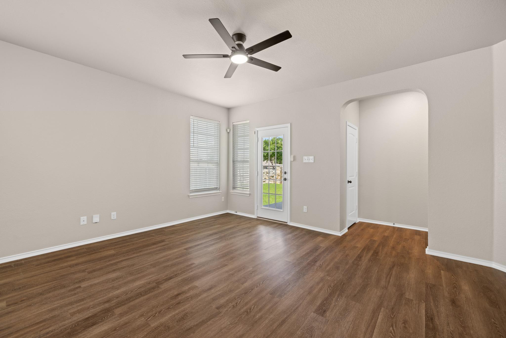 1016 Danish Cv, Hutto, TX 78634