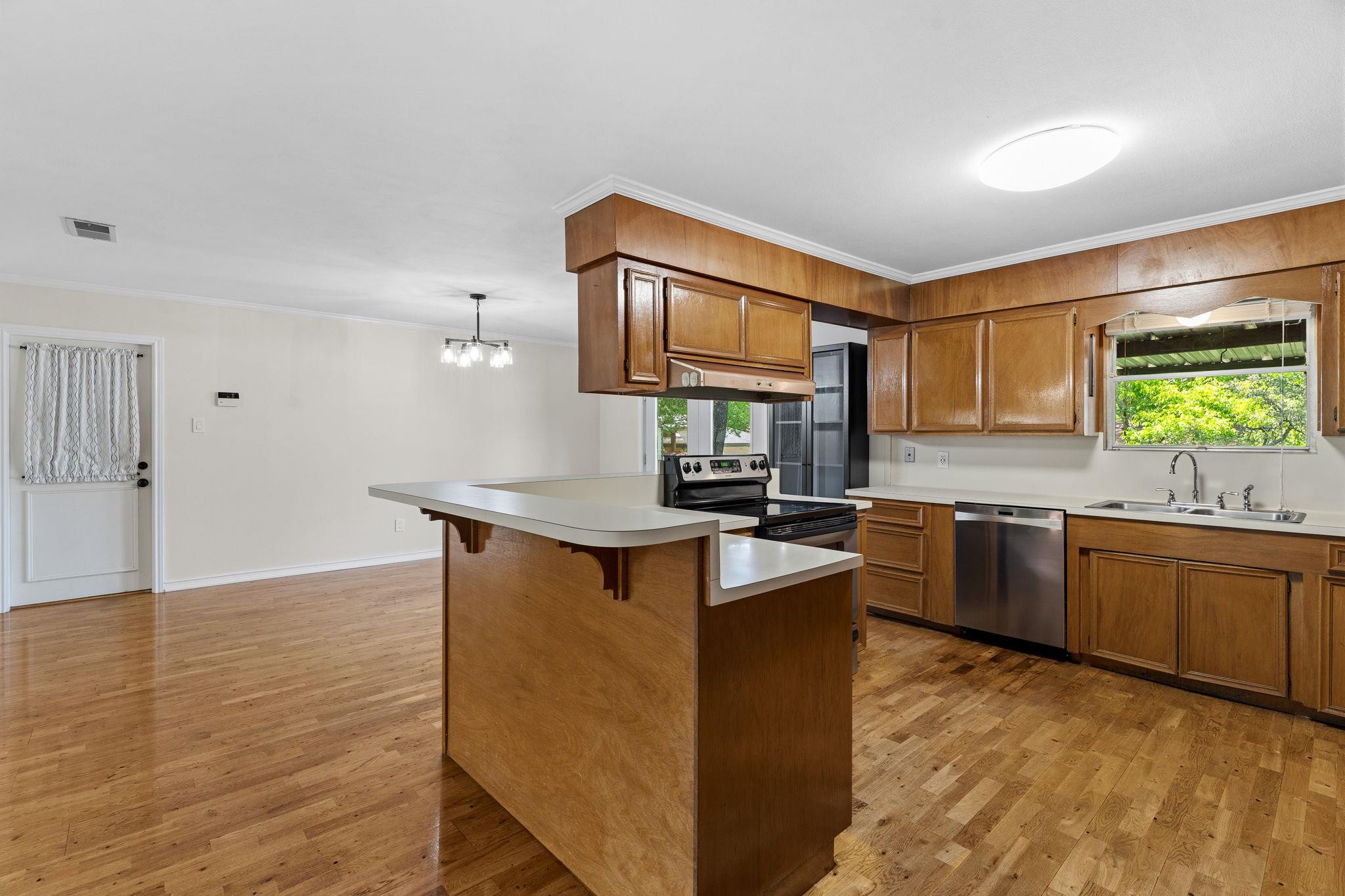 1110 Hollybluff St, Austin, TX 78753