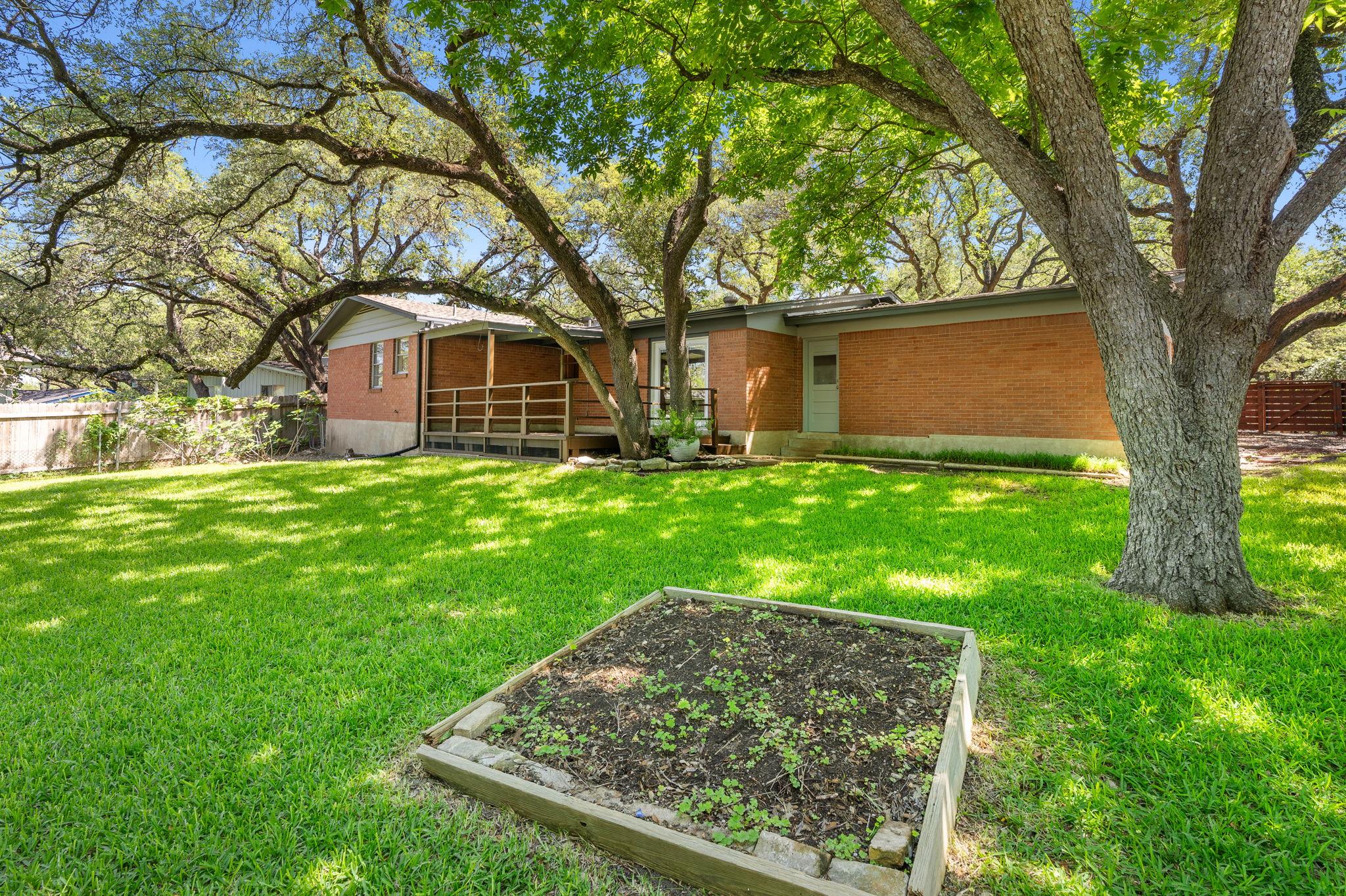 1110 Hollybluff St, Austin, TX 78753