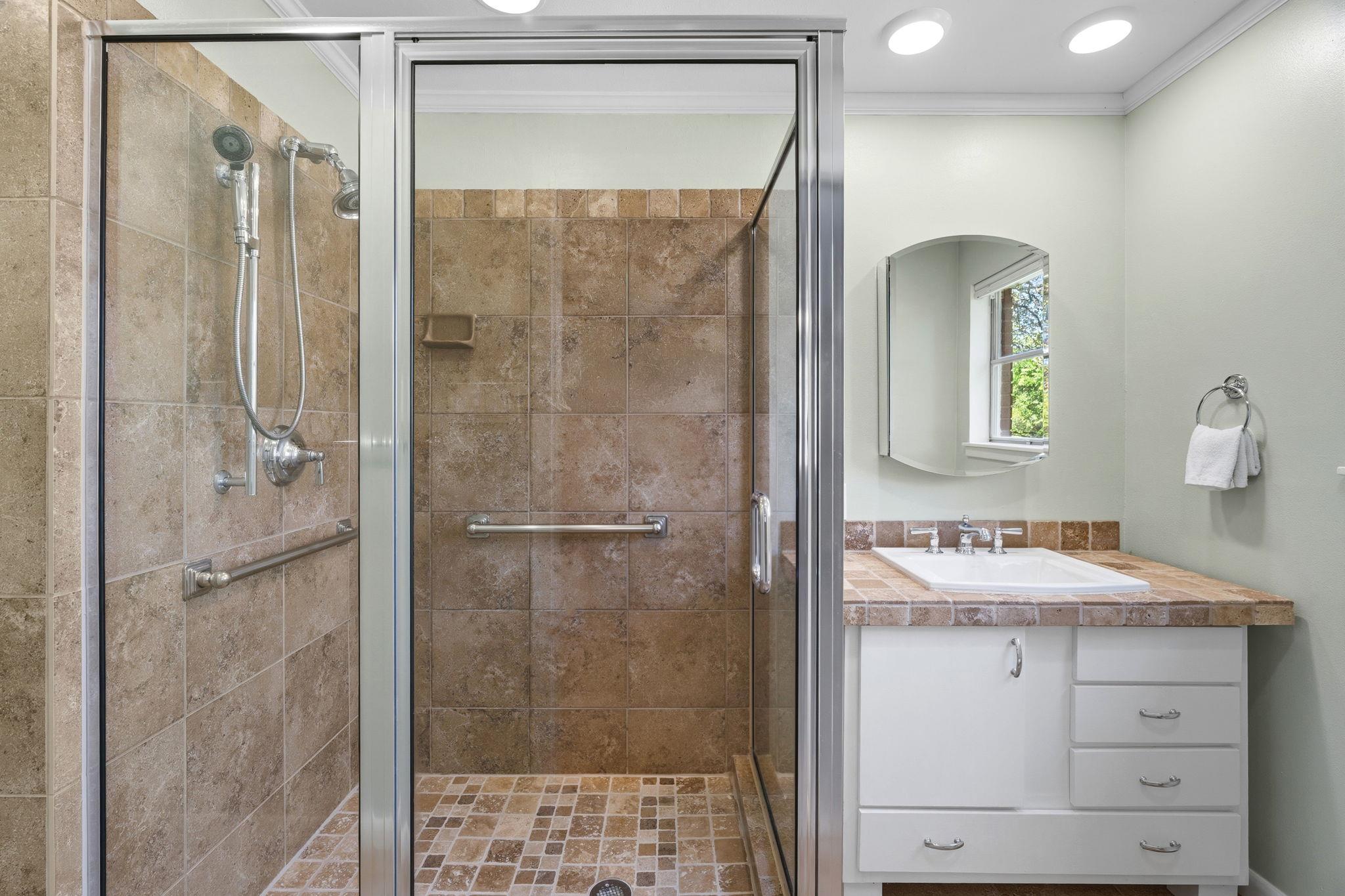 1110 Hollybluff St, Austin, TX 78753