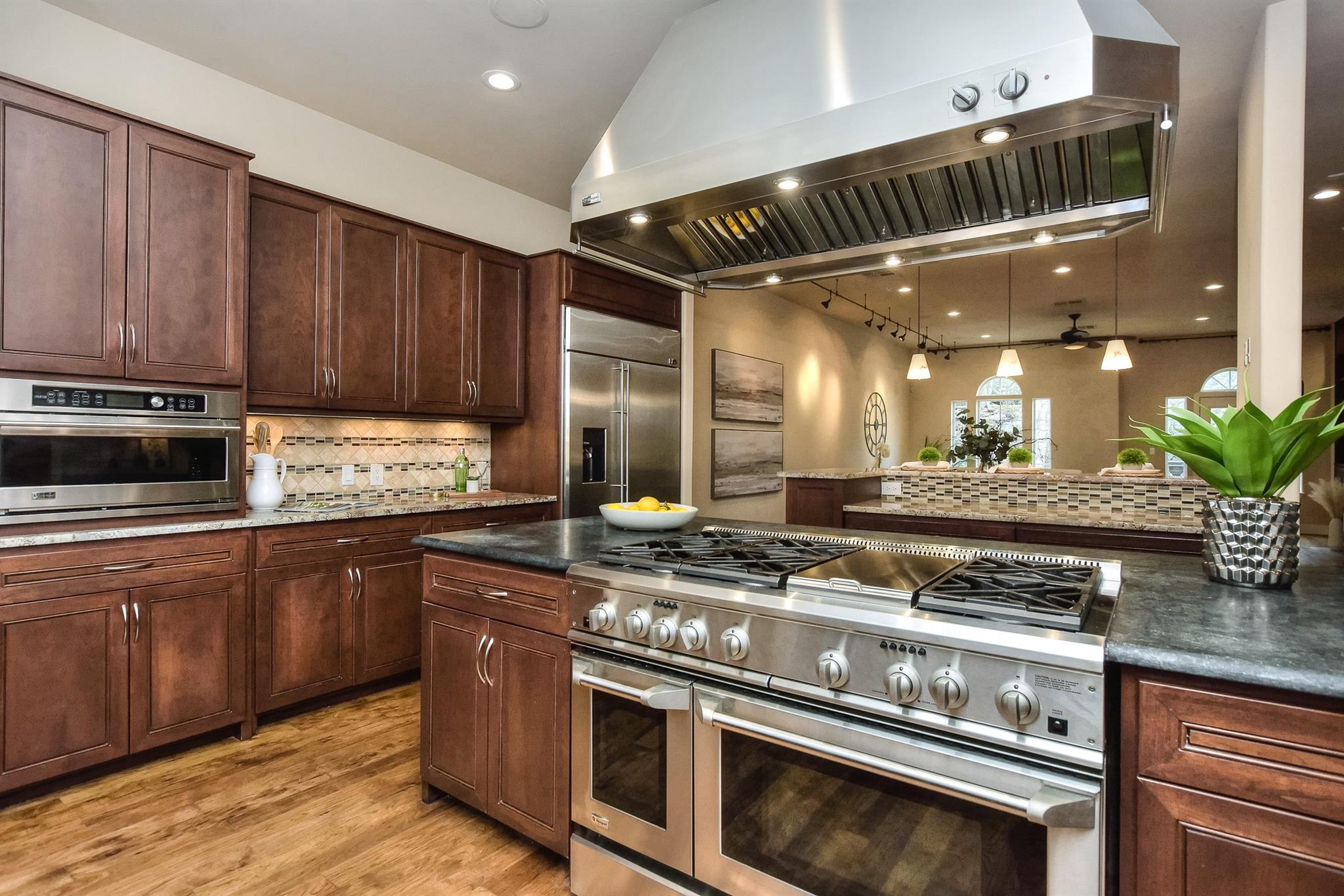 1529 Barton Springs Rd # 16, Austin, TX 78704