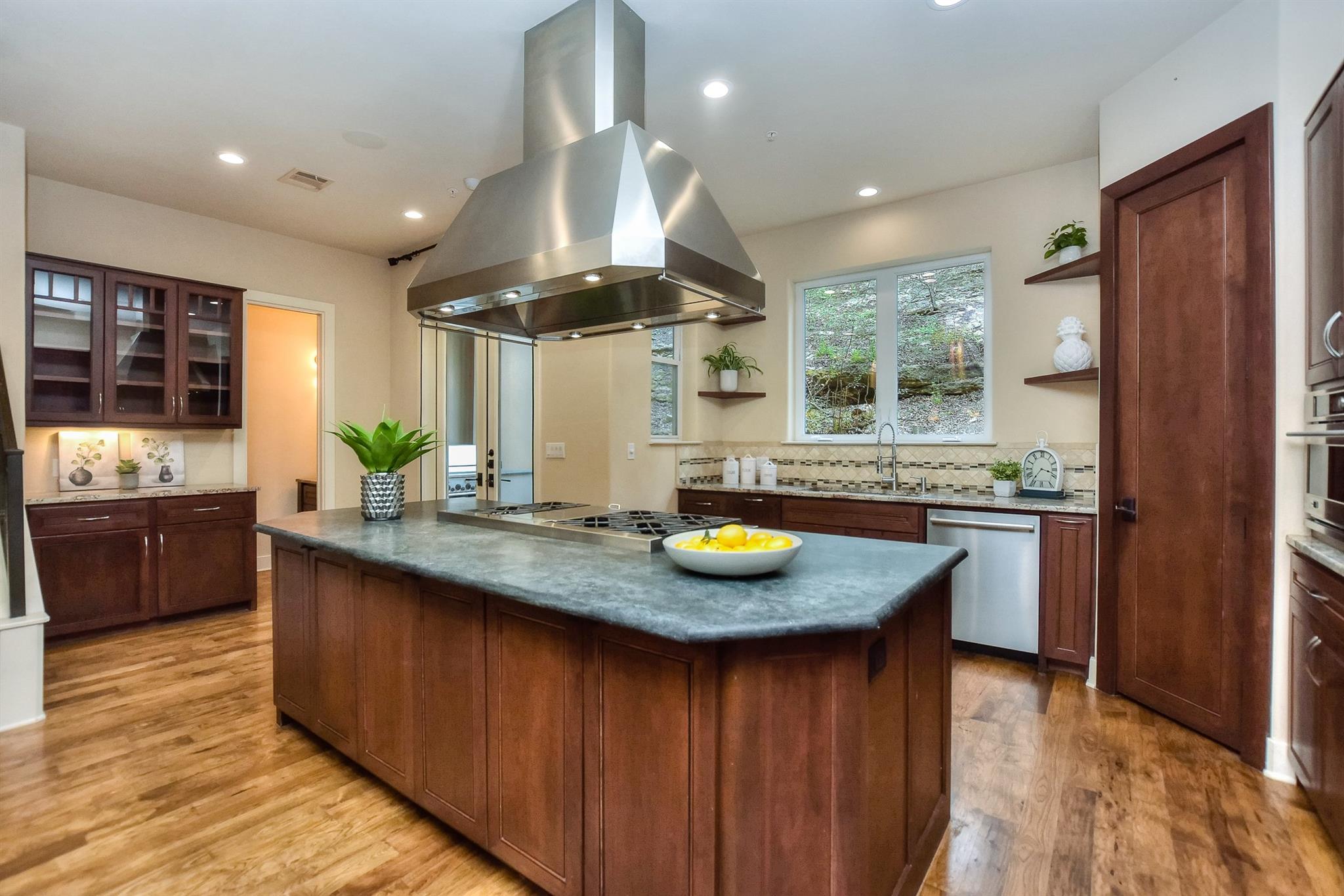 1529 Barton Springs Rd # 16, Austin, TX 78704
