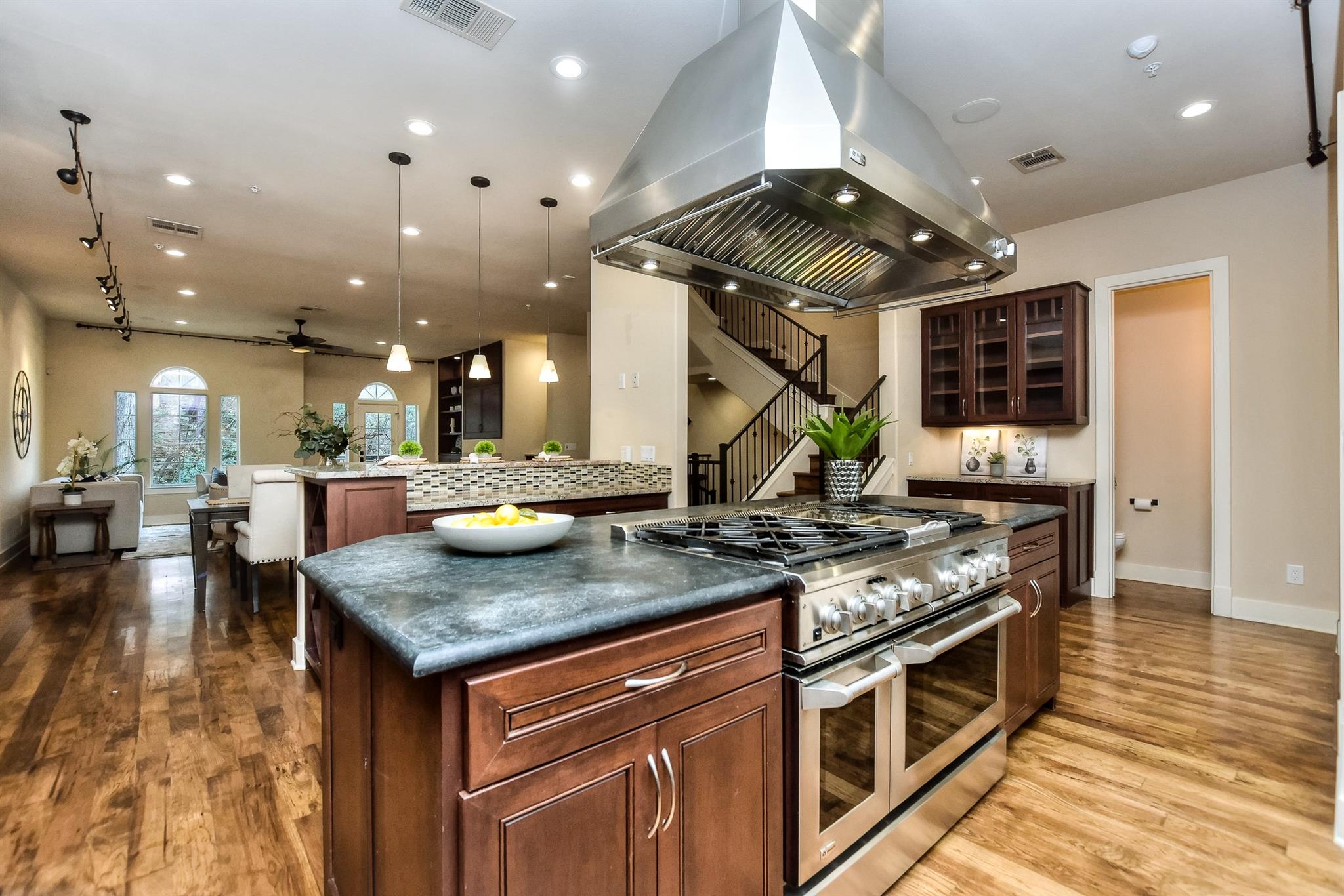 1529 Barton Springs Rd # 16, Austin, TX 78704