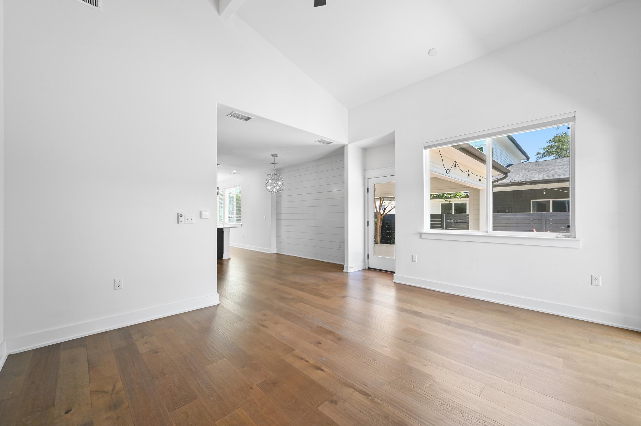 1409 Casey St # B, Austin, TX 78745