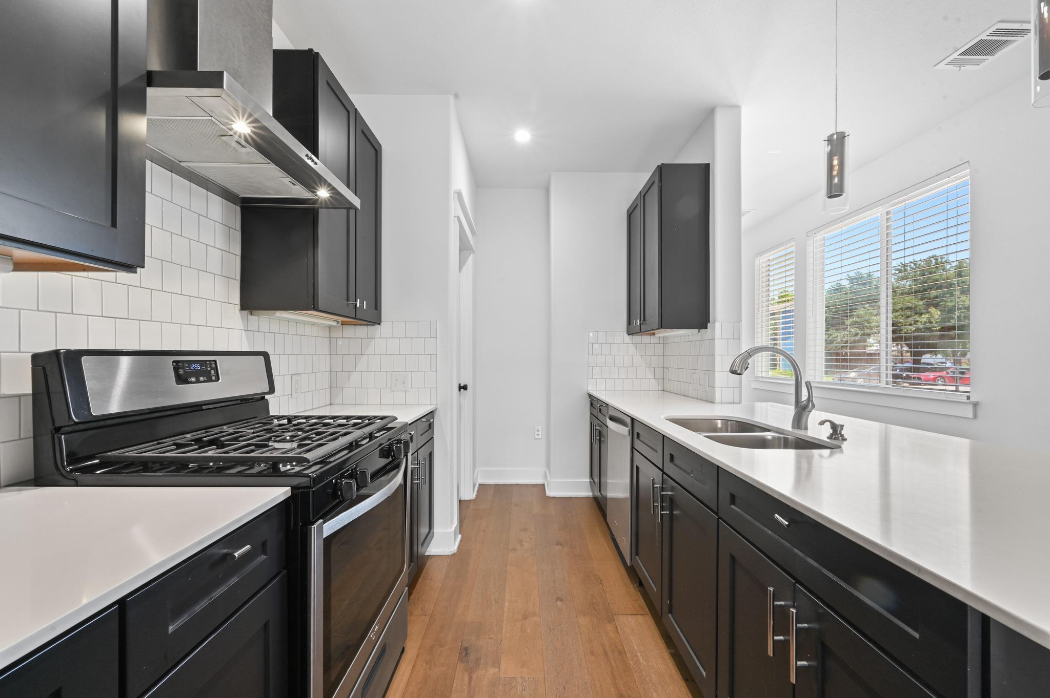 1409 Casey St # B, Austin, TX 78745