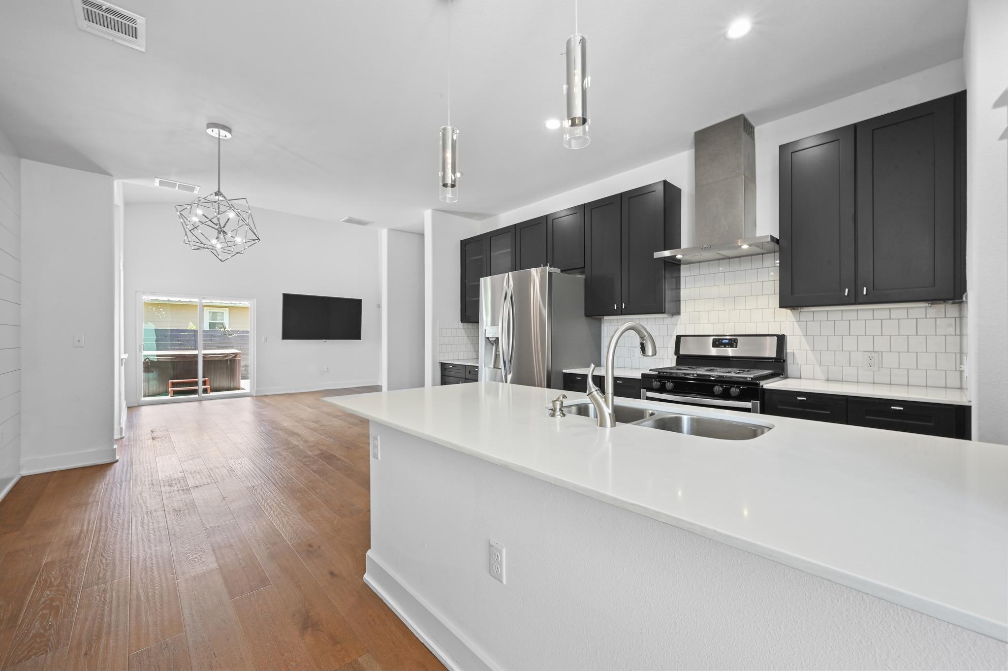 1409 Casey St # B, Austin, TX 78745