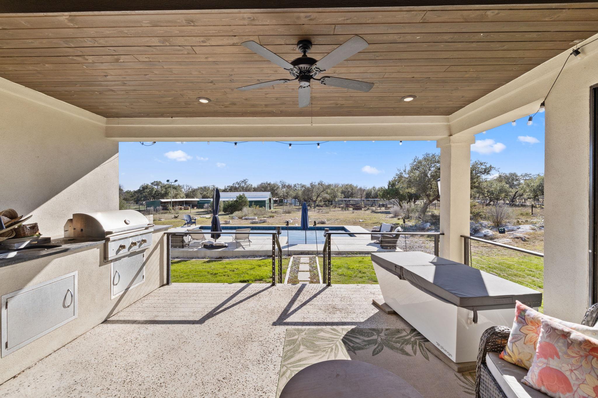 225 Spicewood Trails Dr, Spicewood, TX 78669