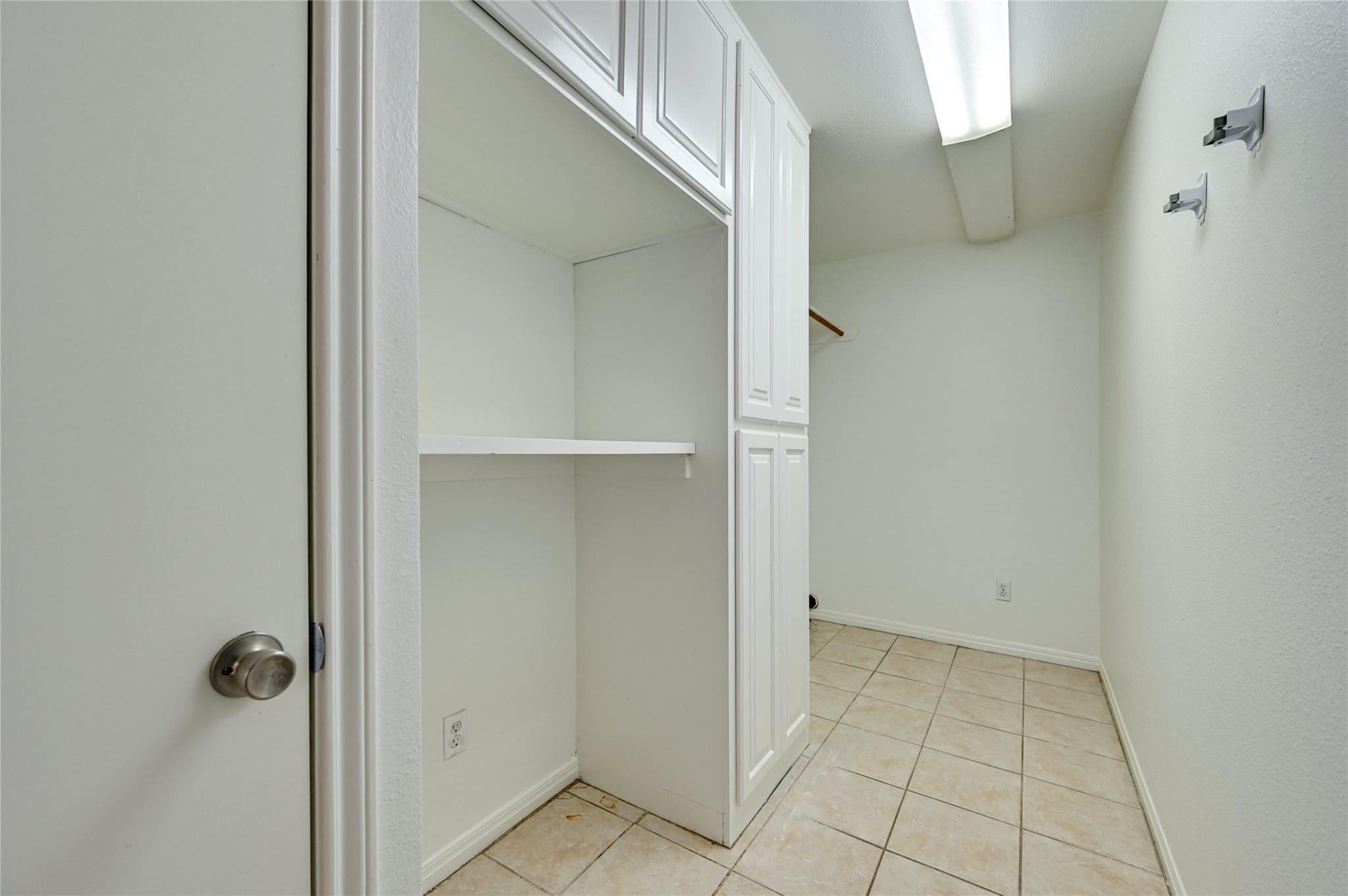 6713 SILVERMINE Dr, Austin, TX 78736