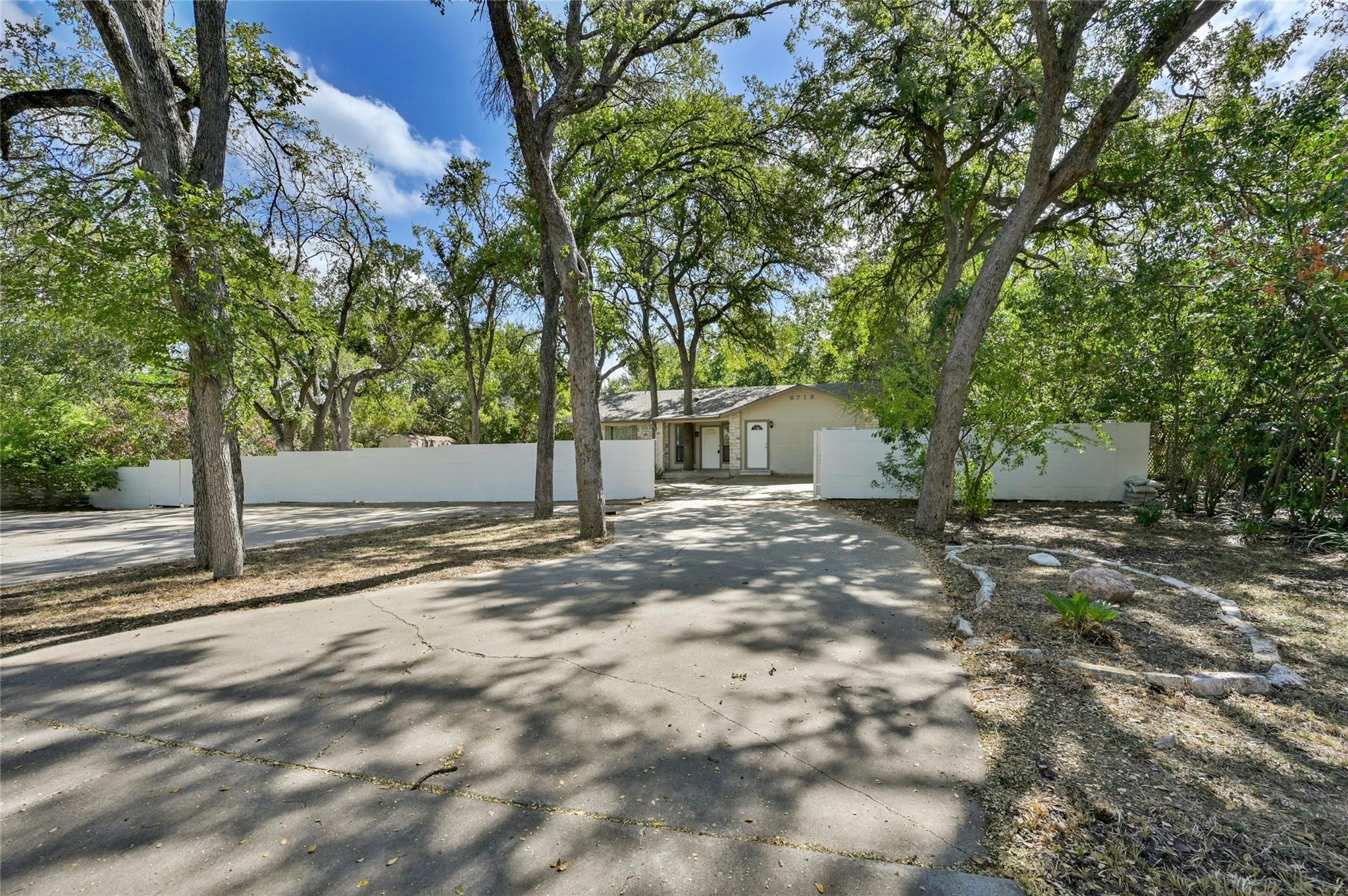 6713 SILVERMINE Dr, Austin, TX 78736