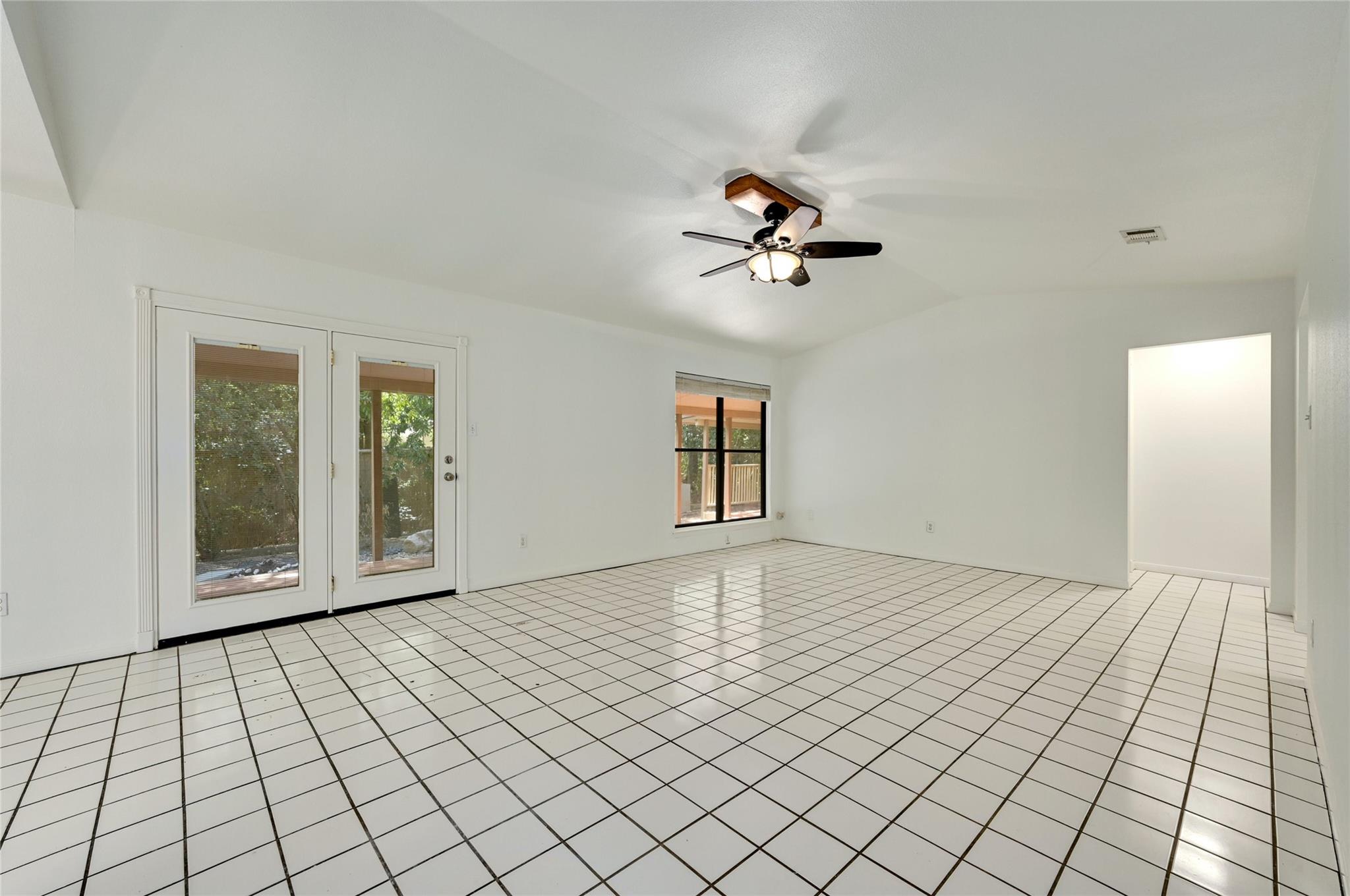 6713 SILVERMINE Dr, Austin, TX 78736