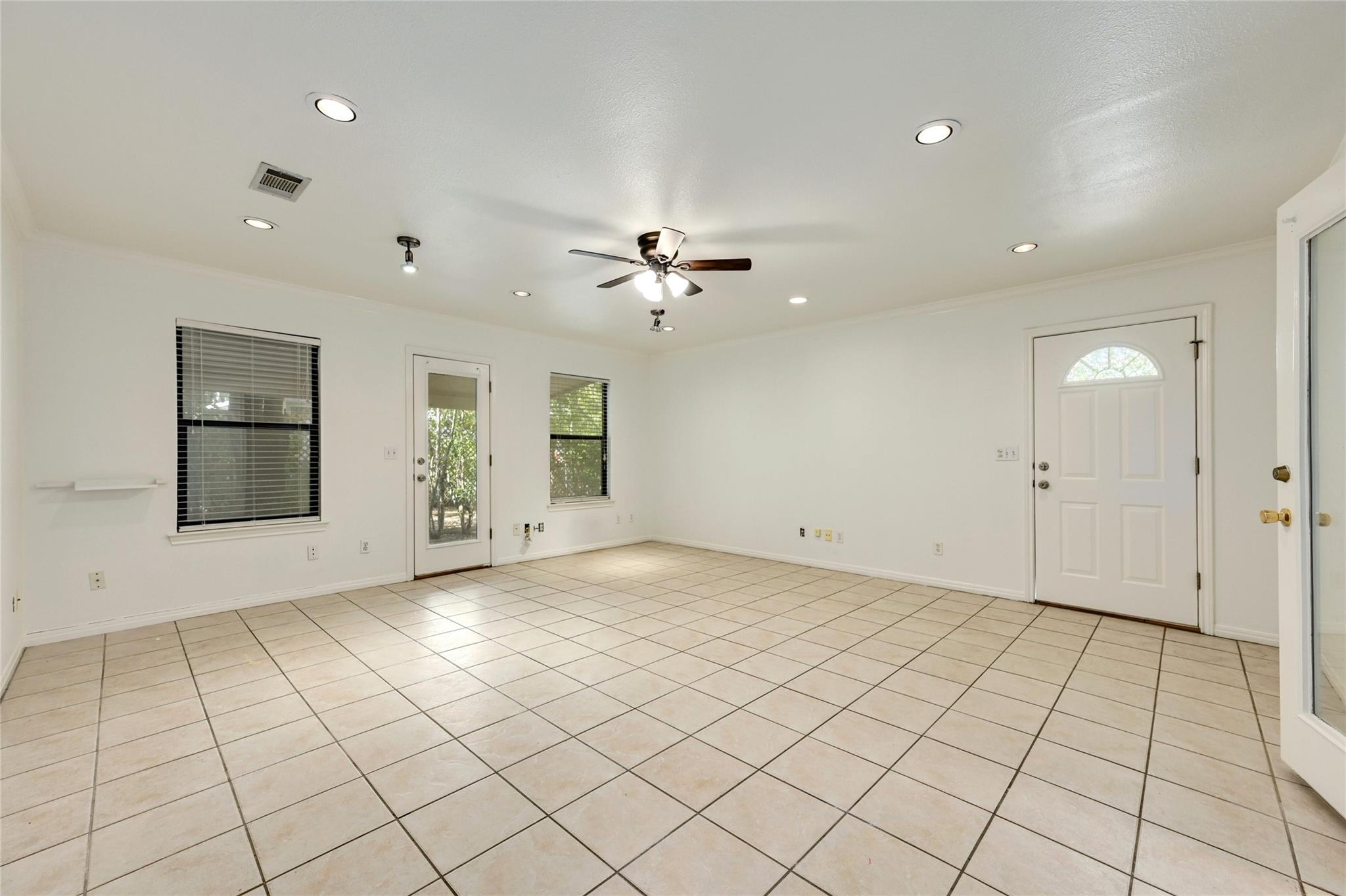 6713 SILVERMINE Dr, Austin, TX 78736