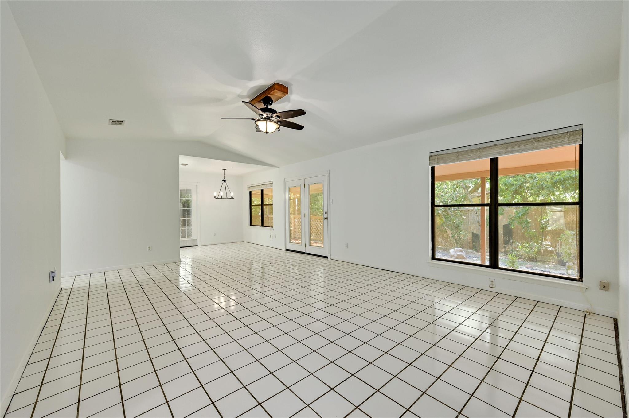 6713 SILVERMINE Dr, Austin, TX 78736