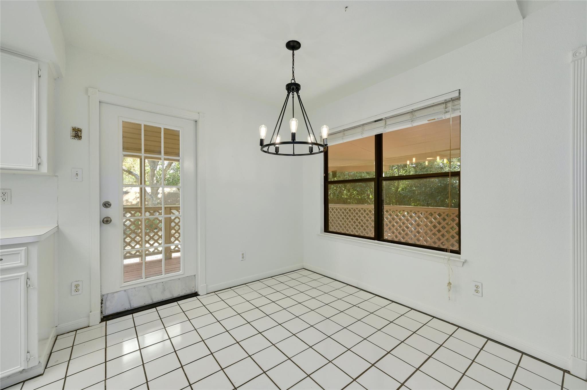 6713 SILVERMINE Dr, Austin, TX 78736
