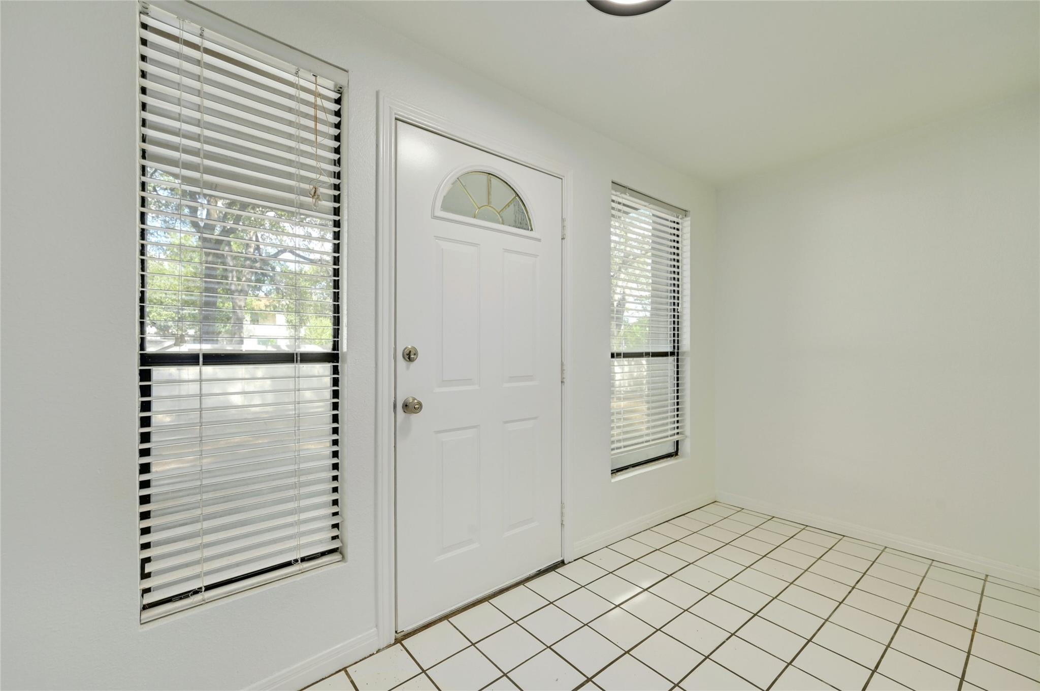 6713 SILVERMINE Dr, Austin, TX 78736